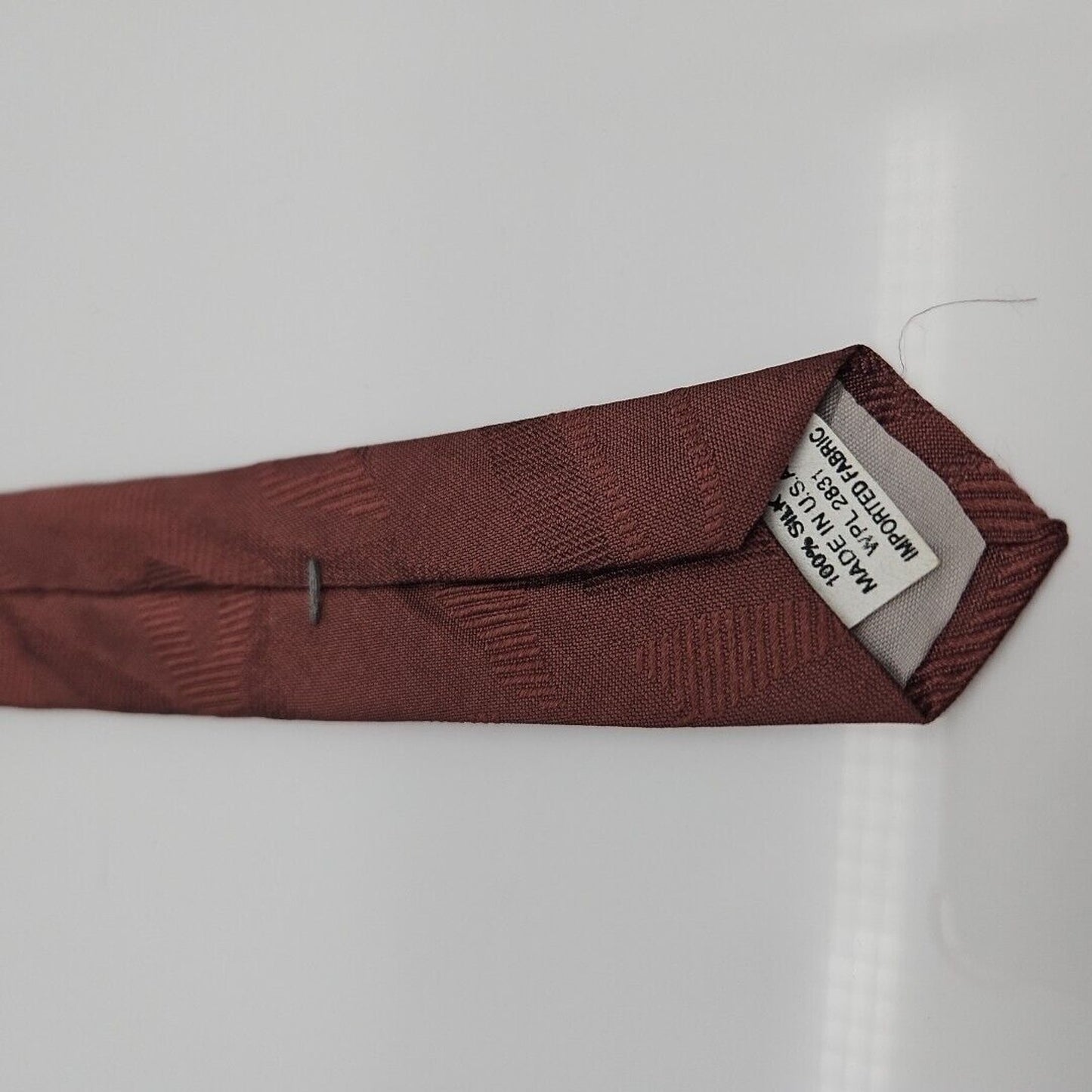 Vintage Mario Valentino Men's Tie Wine Textured 100% Silk 54"