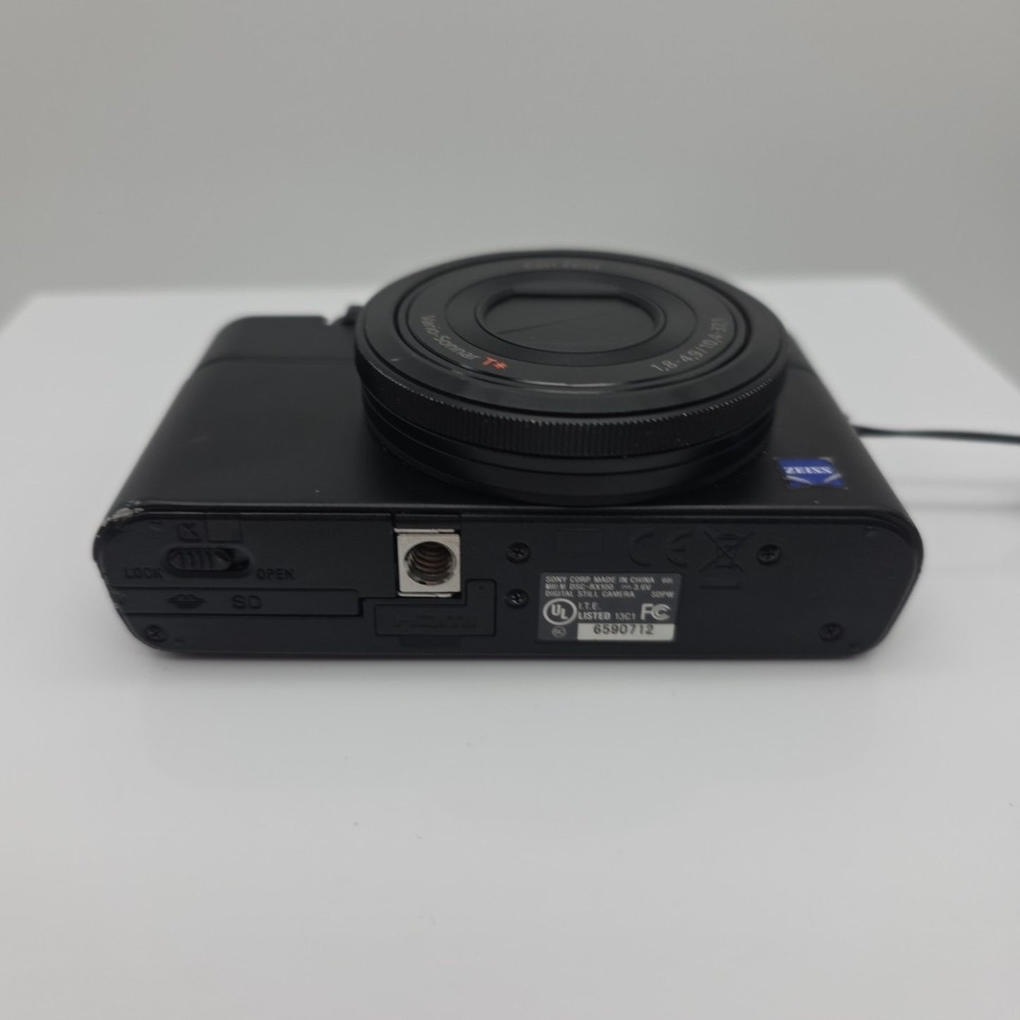 Sony 20.2 MP Exmor CMOS Digital Camera 28-100mm 3.6x Zoom Lens (DSC-RX100/B)