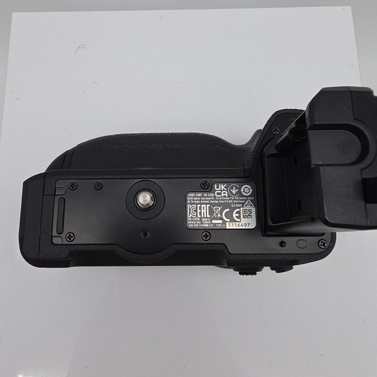 Sony Vertical Grip VG-C4EM- MISSING ONE SCREW FULLY FUNCTIONAL