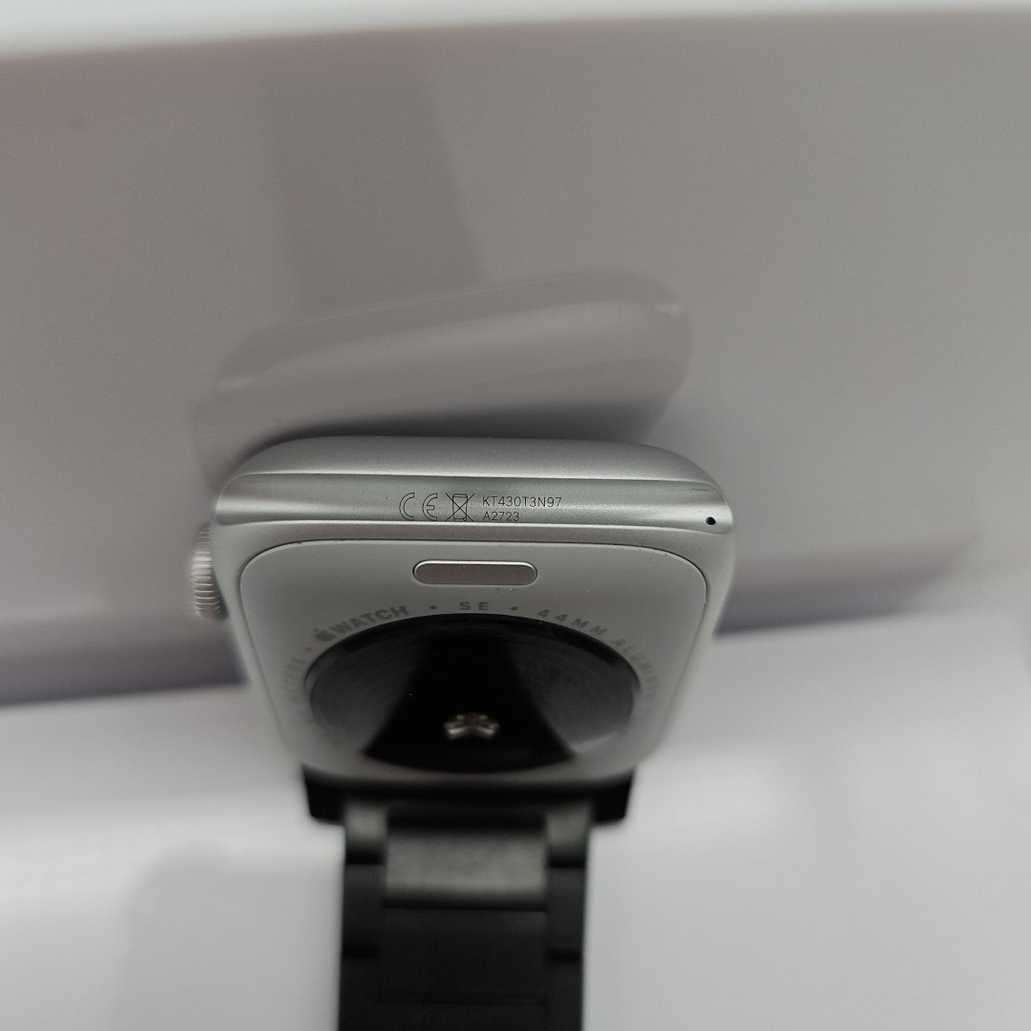 Apple Watch SE 2nd Gen 44MM Silver GPS Aluminum A2723 Stainless Steel Band CRACK
