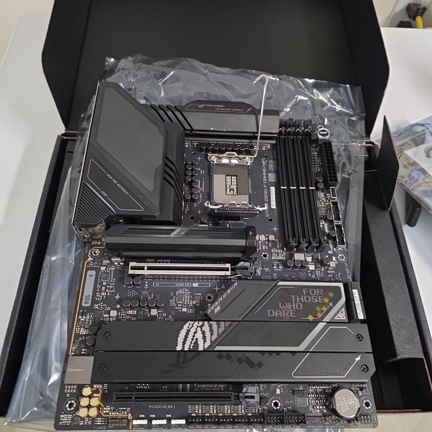 ASUS - ROG STRIX Z890-F GAMING WIFI (Socket LGA 1851) Z890 Motherboard =READ=