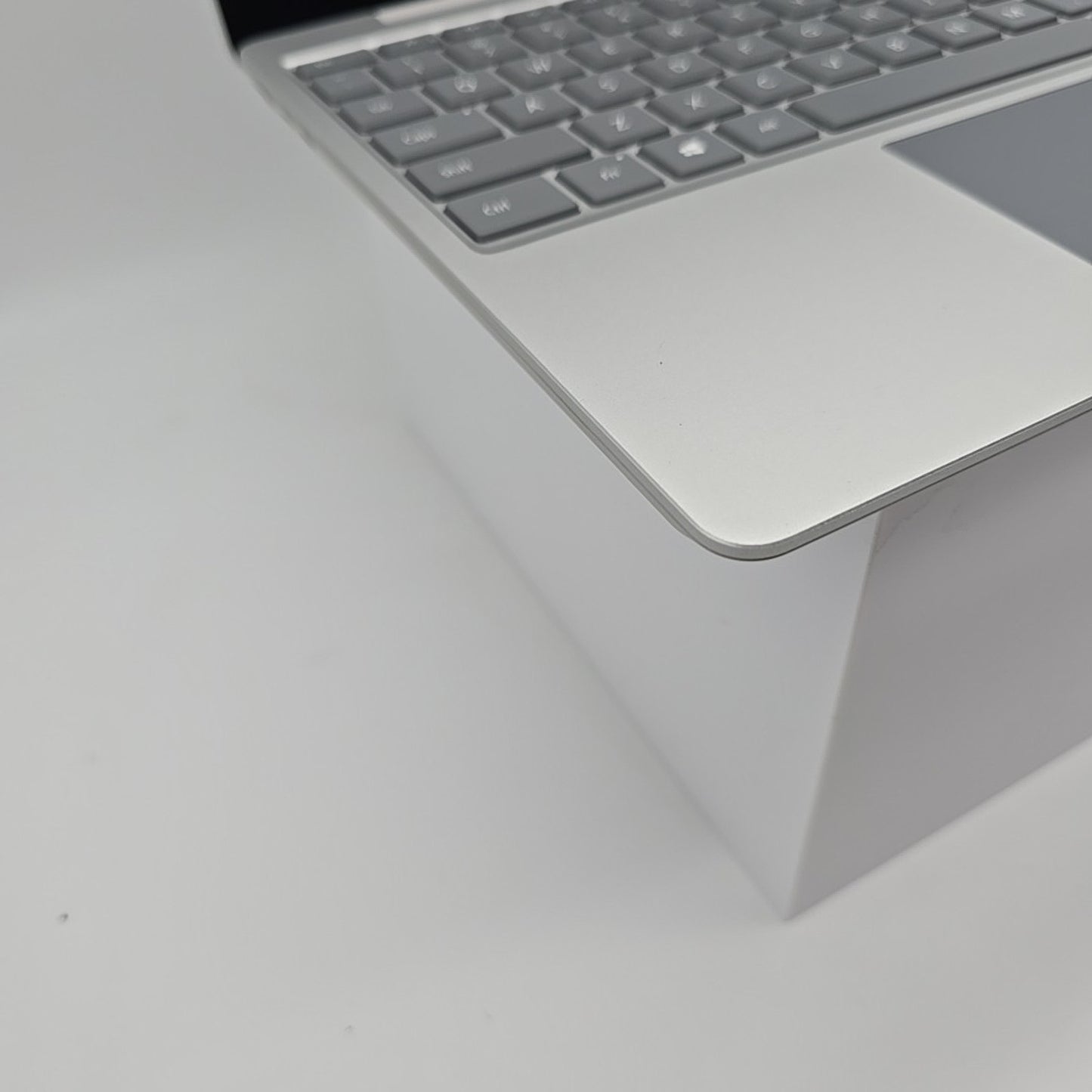 Microsoft Surface Laptop Go-1943-Intel i5-8GB RAM 128GB-PLATINUM L22