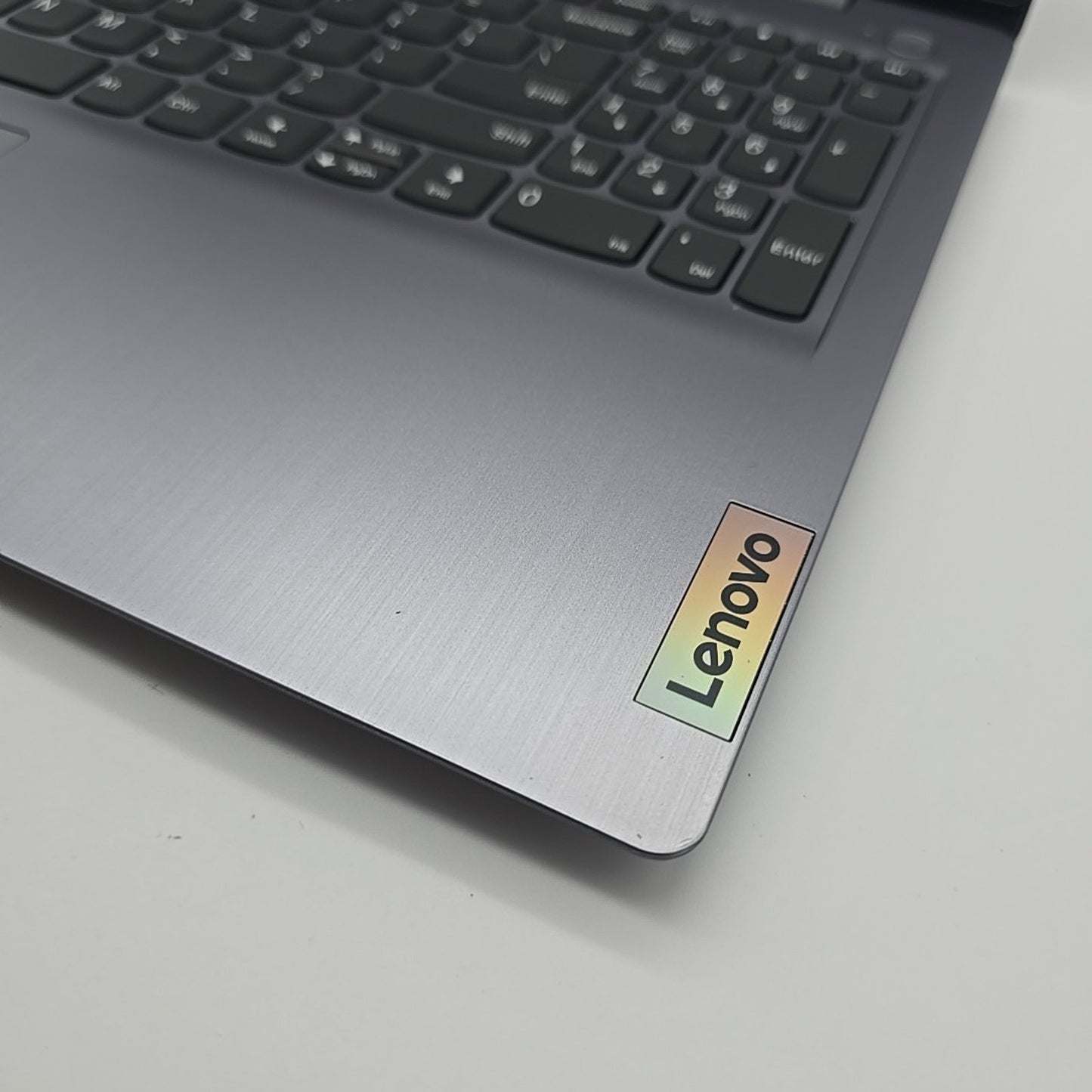 Lenovo IdeaPad 3i 15.6" Touchscreen FHD Core 5 8GB 512 GB SSD W11 L52