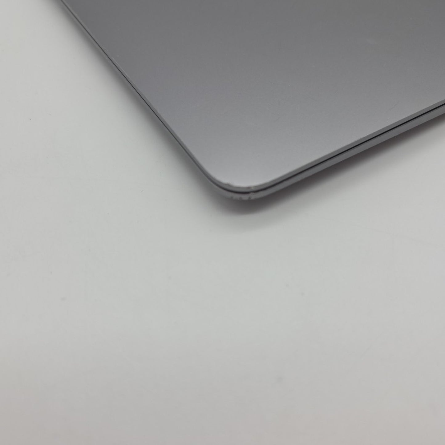 Apple MacBook Air M1 Chip 13" 2020 8GPU/CPU 512GB SSD MGN73LL/A L137