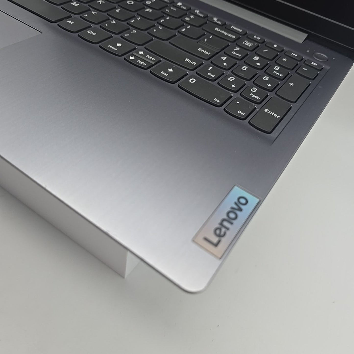 Lenovo IdeaPad 3i 15.6" Touchscreen FHD Core 5 8GB 512 GB SSD W11 L71