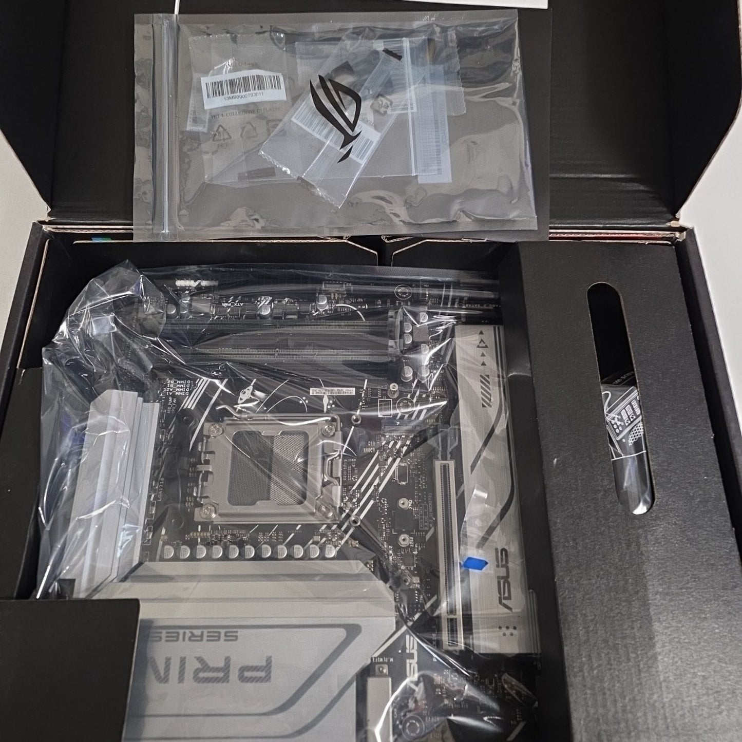 ASUS ROG STRIX B850-F GAMING WIFI Socket AM5 Motherboard BROKEN