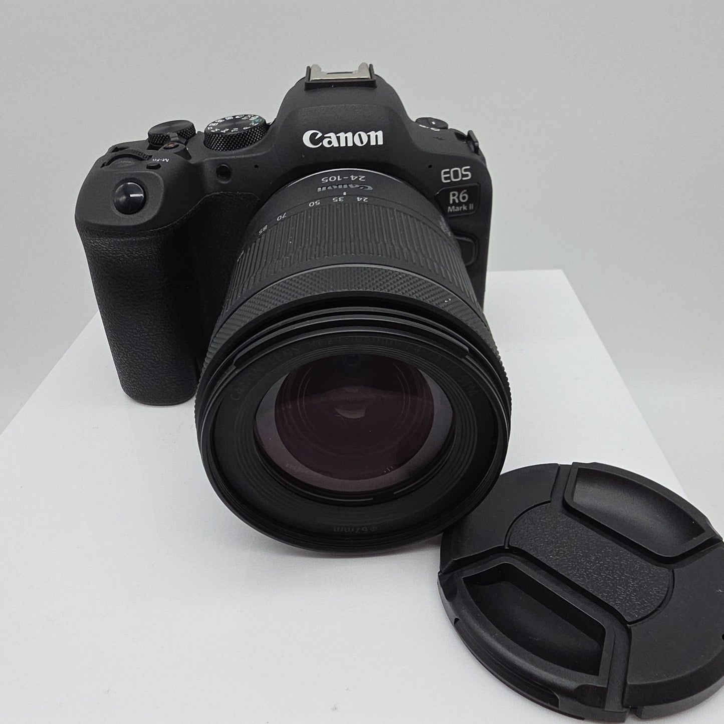 Canon EOS R6 Mark II Mirrorless Digital Camera & RF 24-105mm f/4-7.1 IS STM 2319