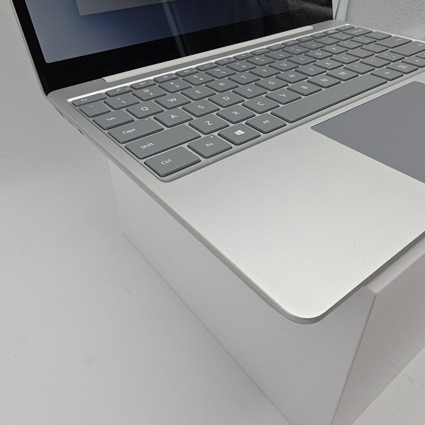 Microsoft Surface Laptop Go-1943-Intel i5-8GB RAM 128GB-PLATINUM L94