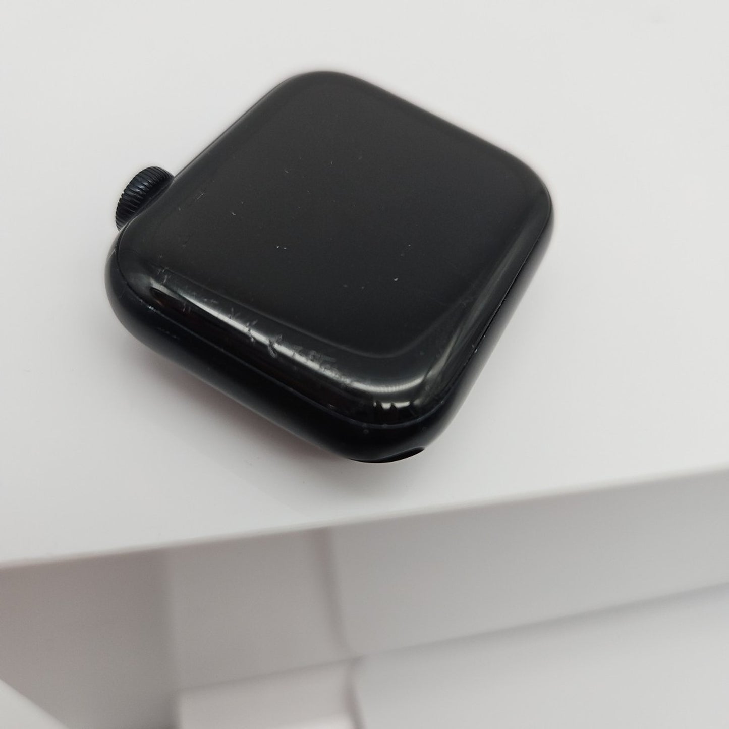 Apple Watch SE 2nd Gen 40mm GPS Midnight Case A2722 SCRATCHED