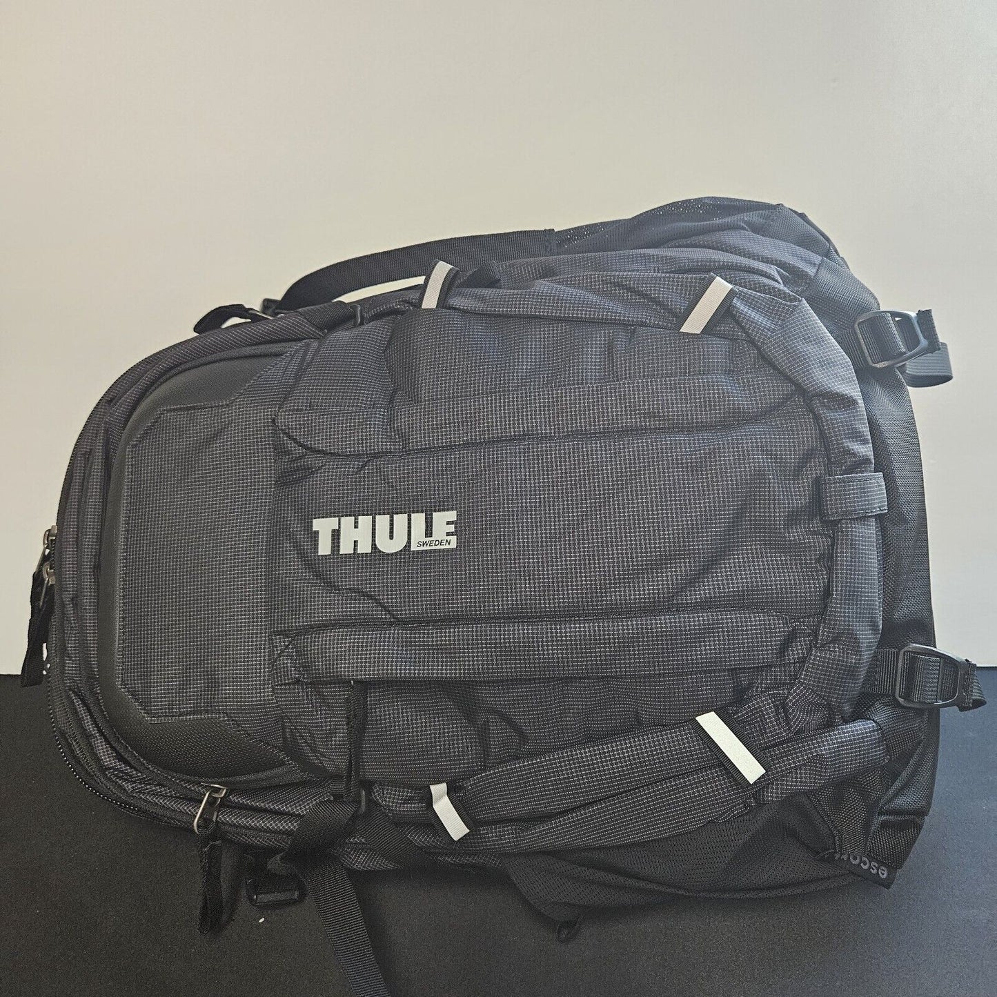 Thule - EnRoute 27L Escort 2 Backpack for 15.6" Laptop w/ 10.1" Padded Sleeve