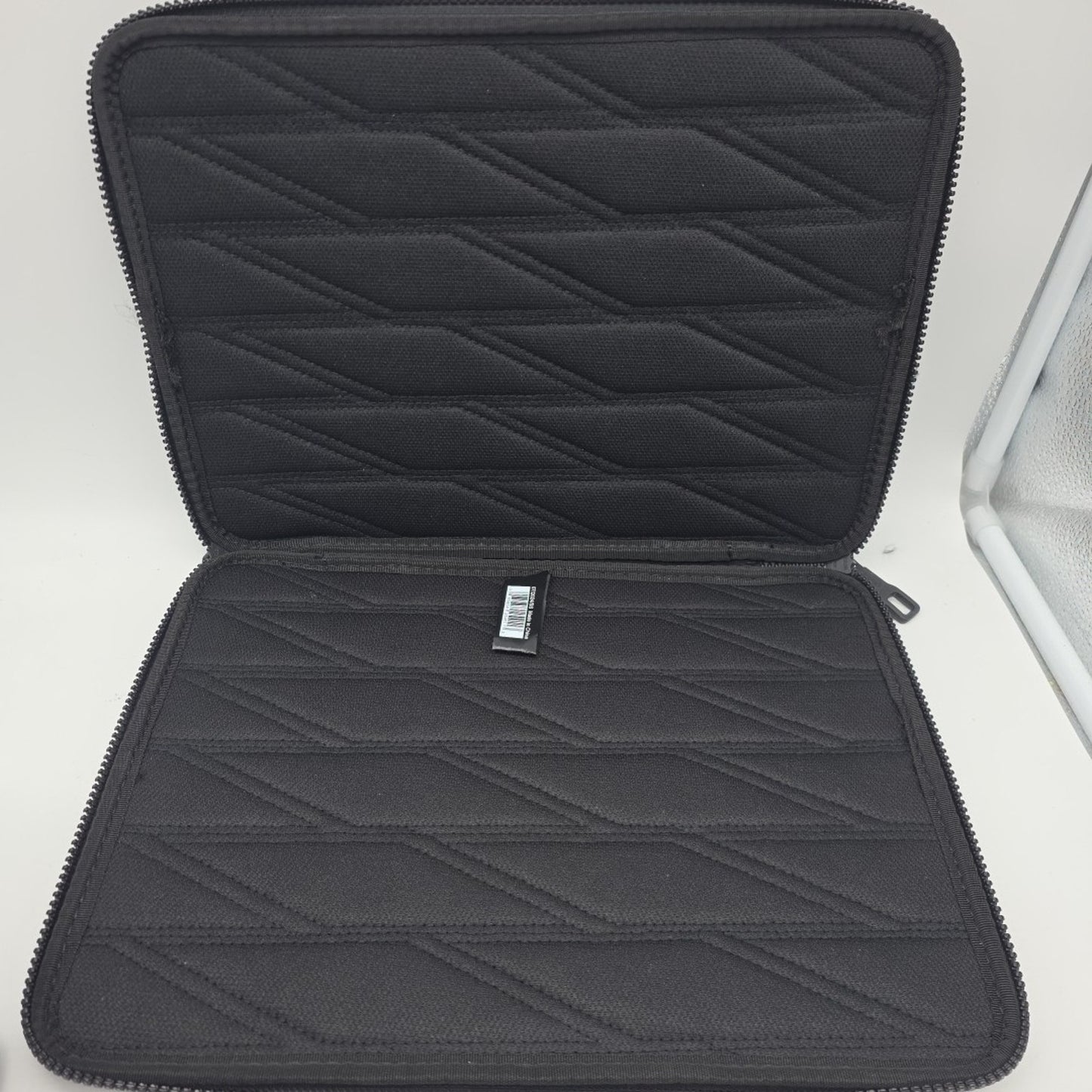 Thule Gauntlet Laptop Sleeve Case 13 14 MacBook Pro Air Hard Shell Black