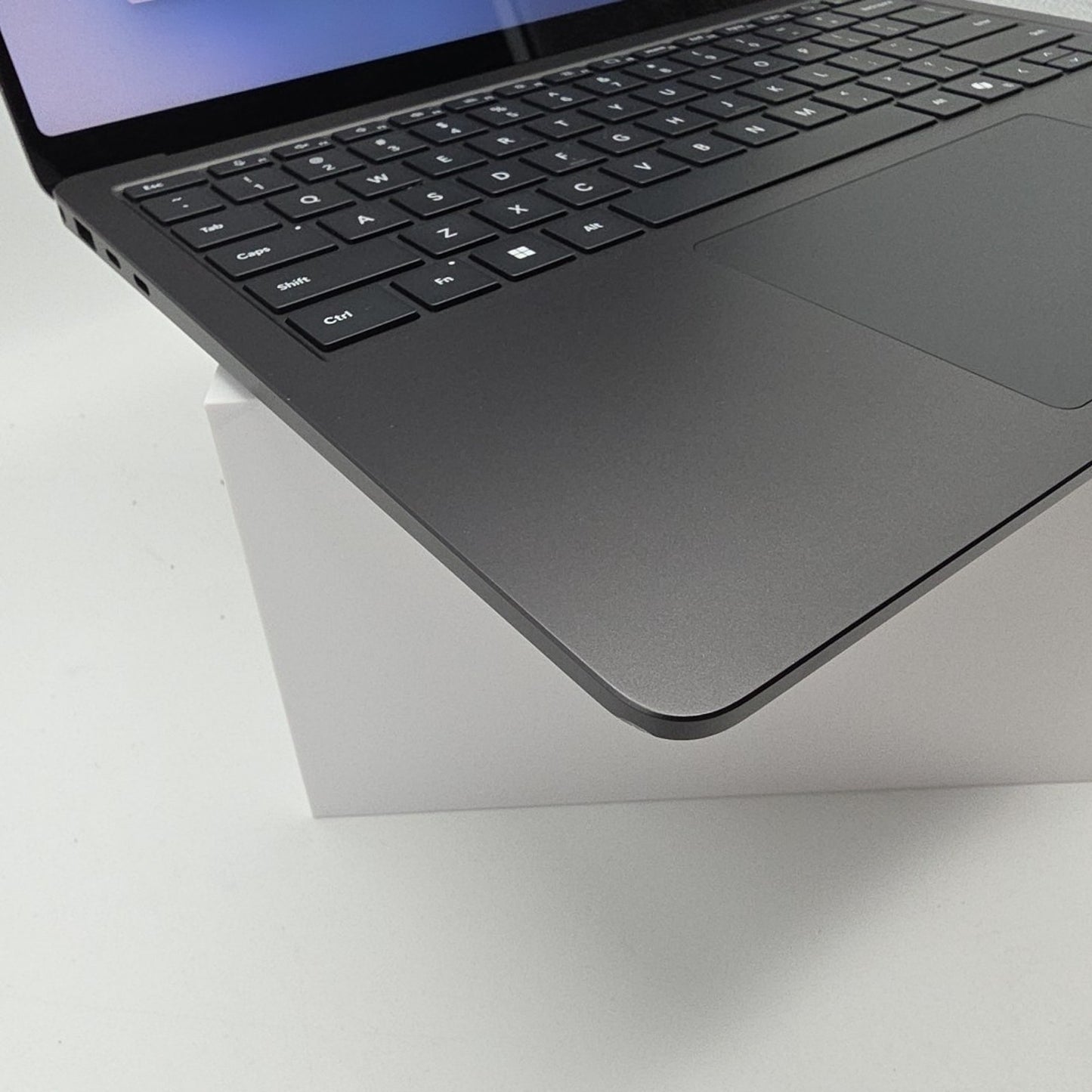 Microsoft Surface Laptop 7th. E Copilot S dragon X Plus 16GB 512GB 13.8 L86