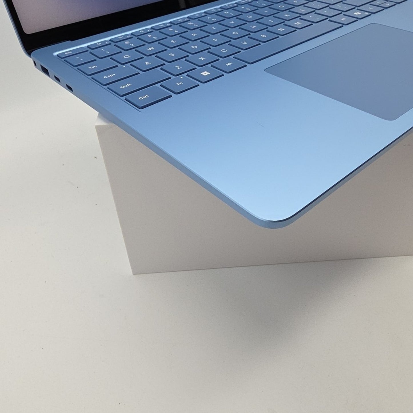 Microsoft Surface Laptop Copilot+ PC 13" Snapdragon X Plus 16GB RAM 512GB L87