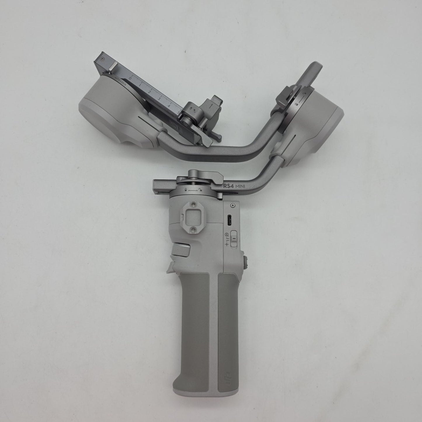 DJI RS 4 Mini Gimbal Stabilizer for Camera NO ACCESSORIES- SCREW MOUNT DEFECT