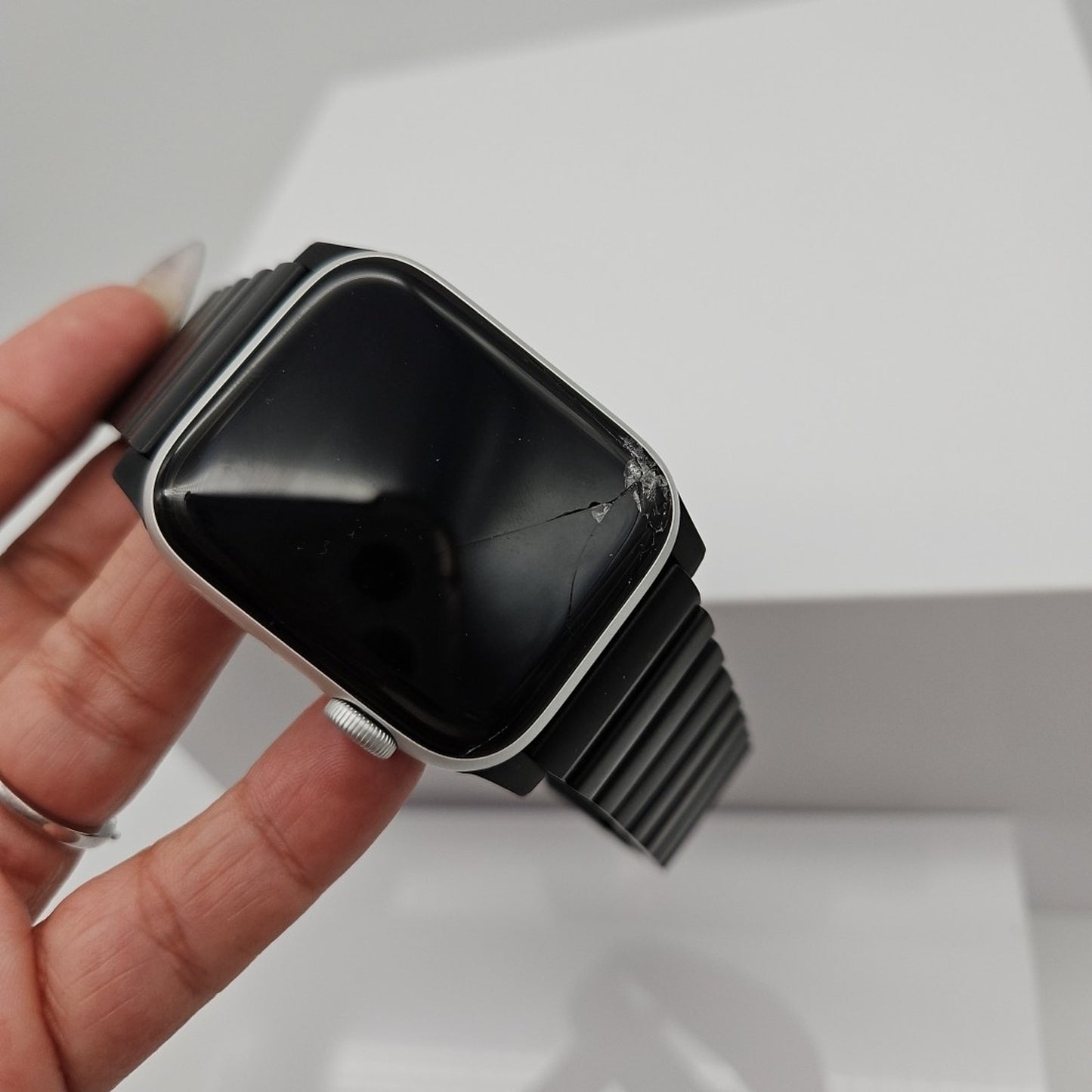 Apple Watch SE 2nd Gen 44MM Silver GPS Aluminum A2723 Stainless Steel Band CRACK