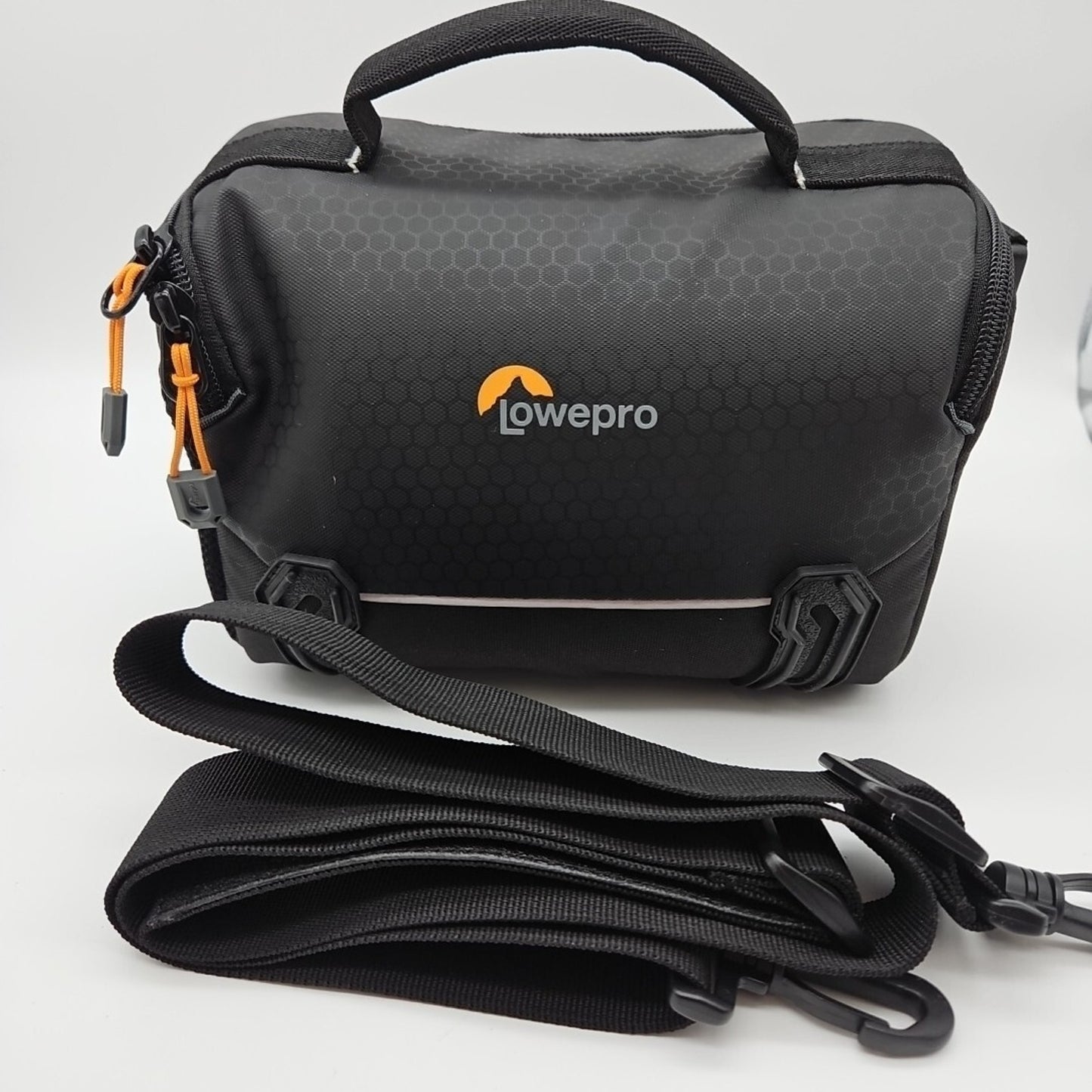Lowepro - Adventura Go SH 140 Camera Bag Black