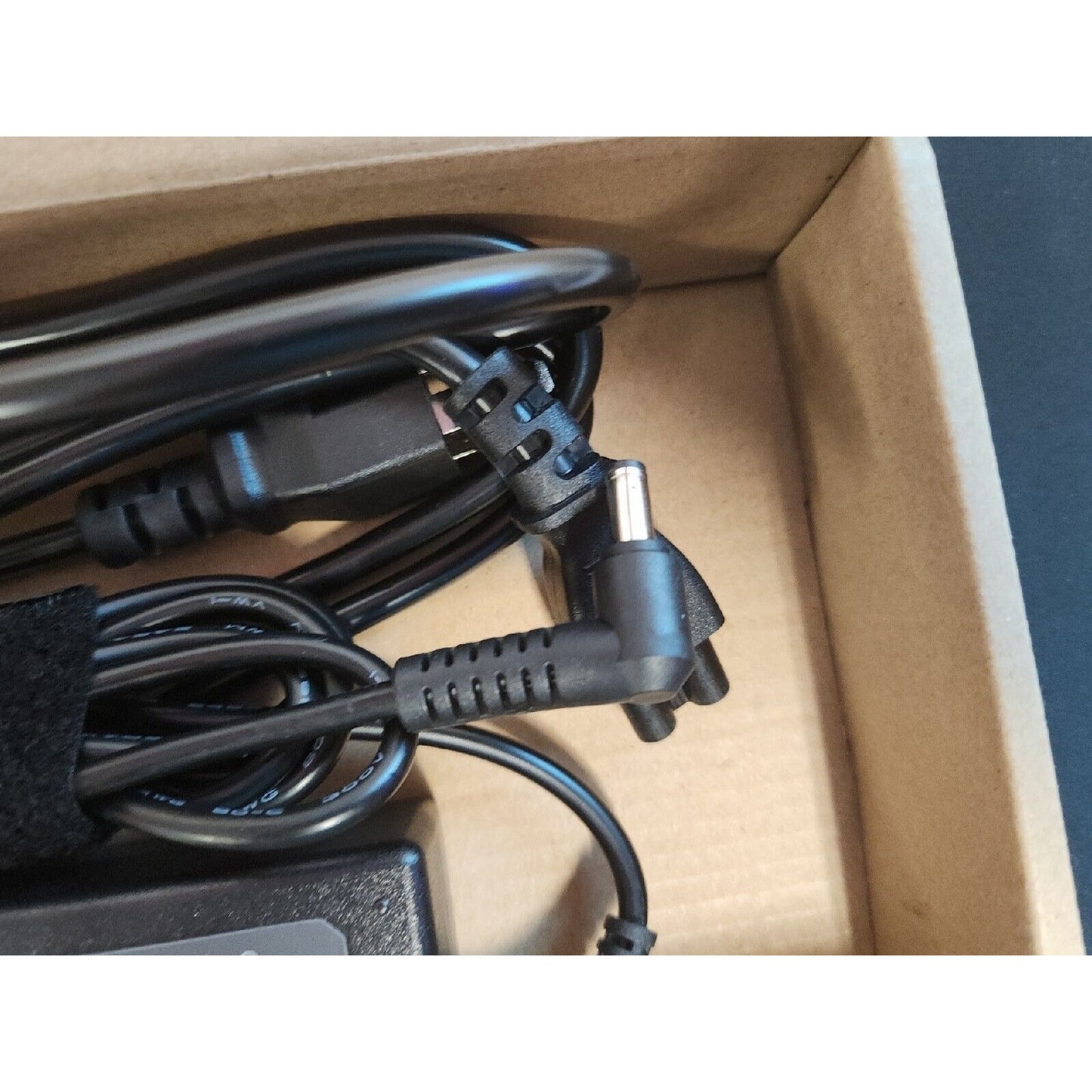 Denaq AC Adapter for HP ADP-75HB 19V