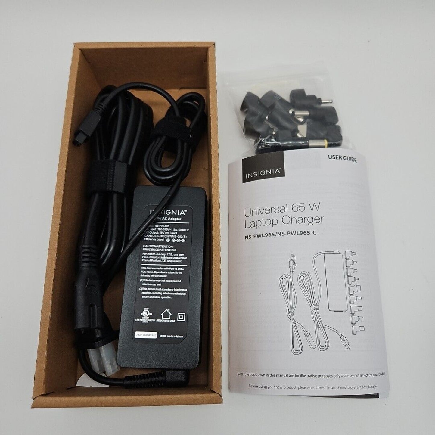 Insignia- Universal 65W Laptop Charger - Black (261534)