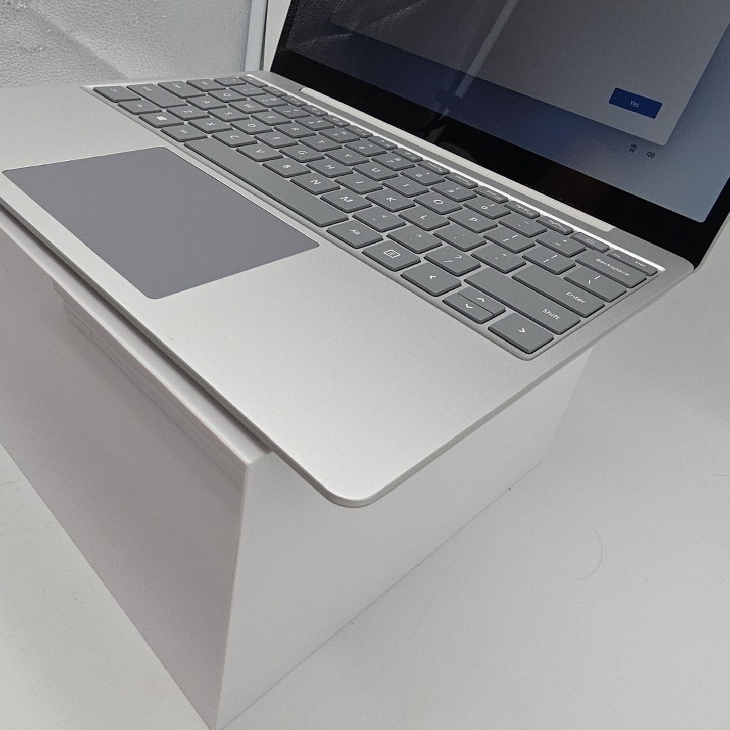 Microsoft Surface Laptop Go-1943-Intel i5-8GB RAM 128GB-PLATINUM L94