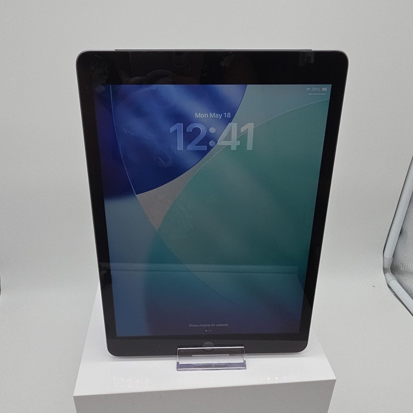 Apple iPad 9th Gen. 10.2" A2603 64GB Wifi Cellular Unlocked Space Gray W1DP