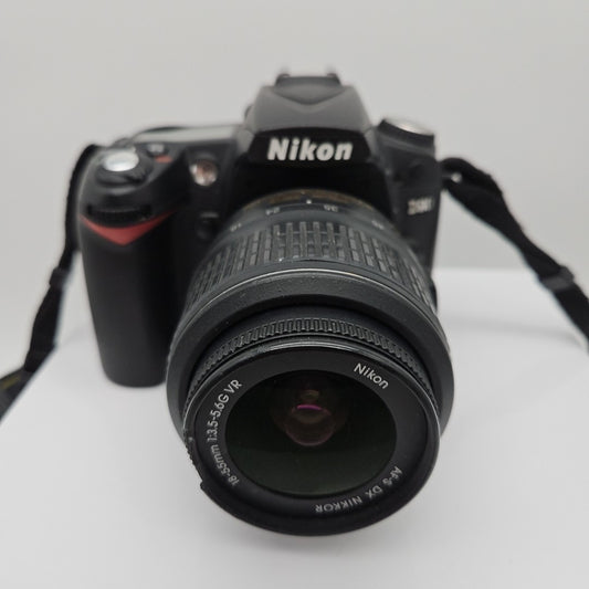 Nikon D90 12.3MP Digital SLR Camera with Nikkor 18-55 mm Lens READ