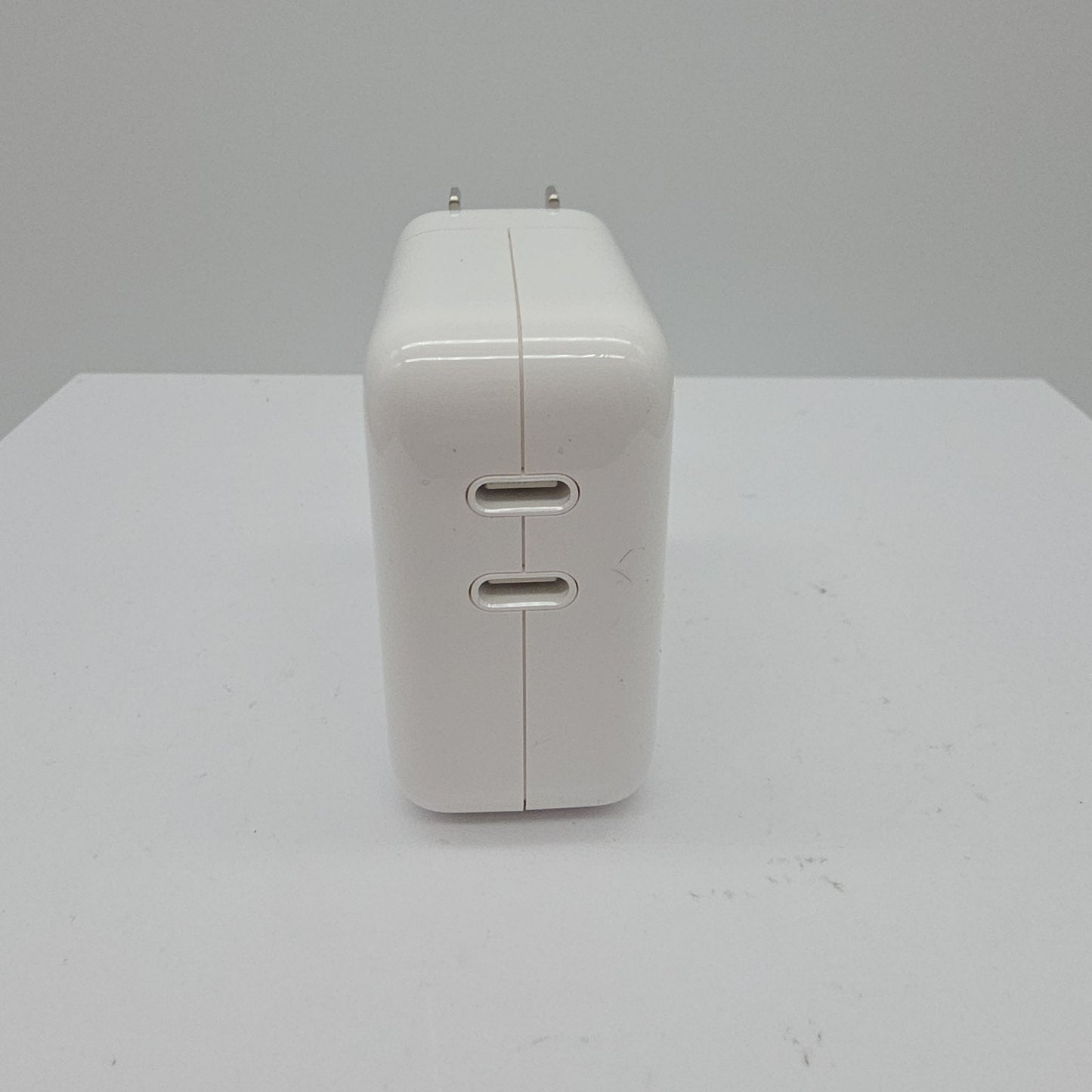 Apple 35W Dual USB-C Port Power Adapter MW2K3AM/A A2676
