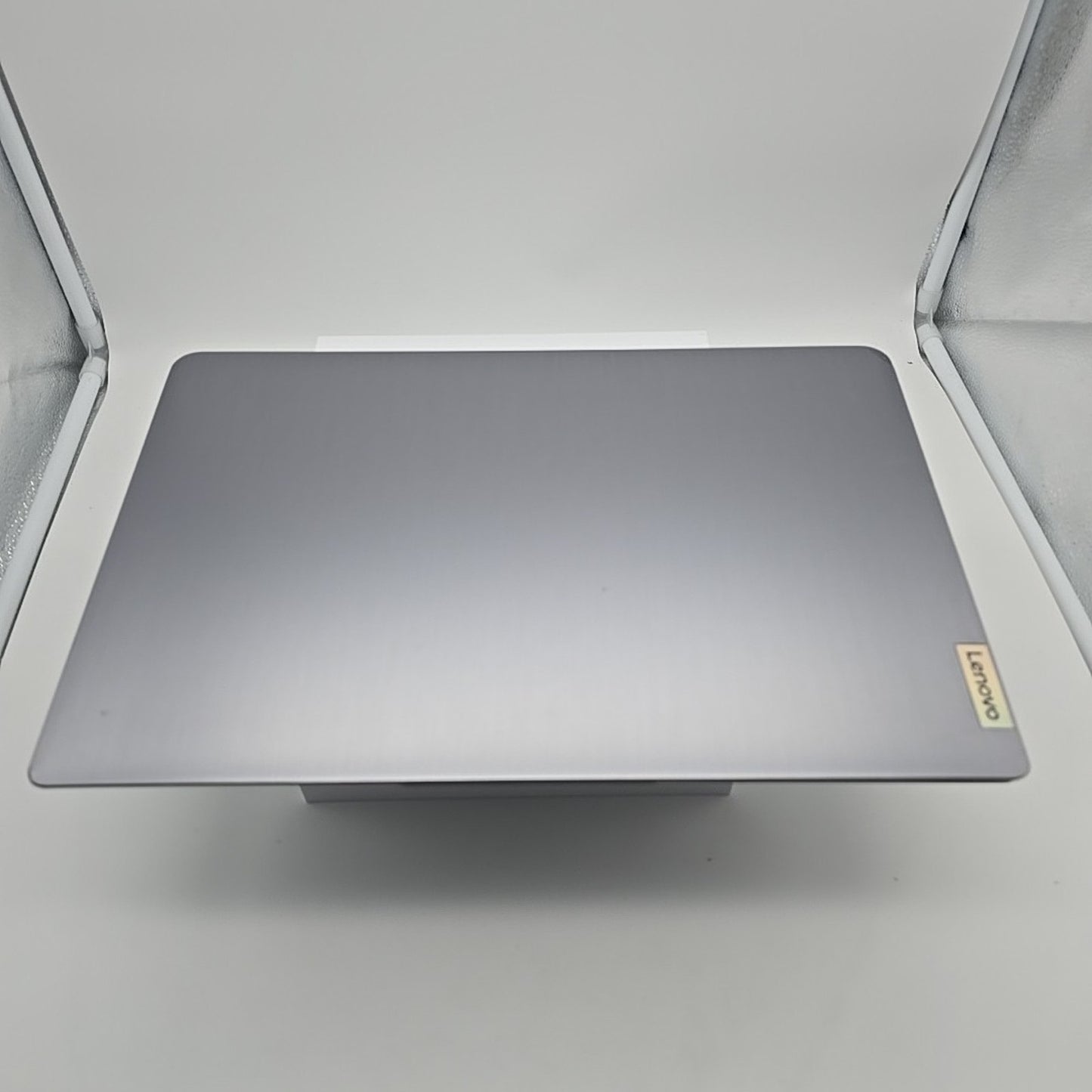 Lenovo IdeaPad 3i 15.6" Touchscreen FHD Core 5 8GB 512 GB SSD W11 L6
