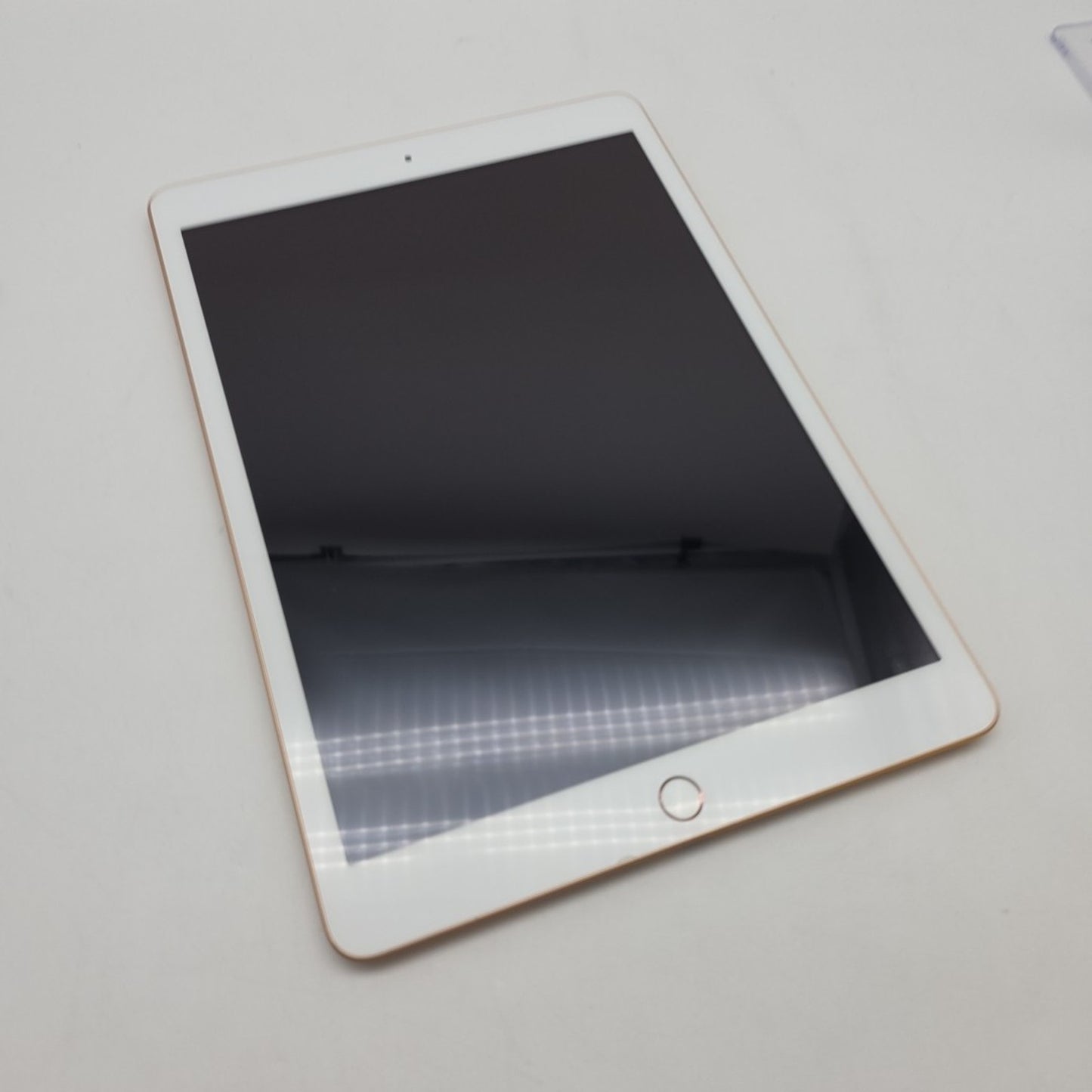 Apple iPad 7 7th Gen 10.2" 32GB Gold WiFi Cellular - Used