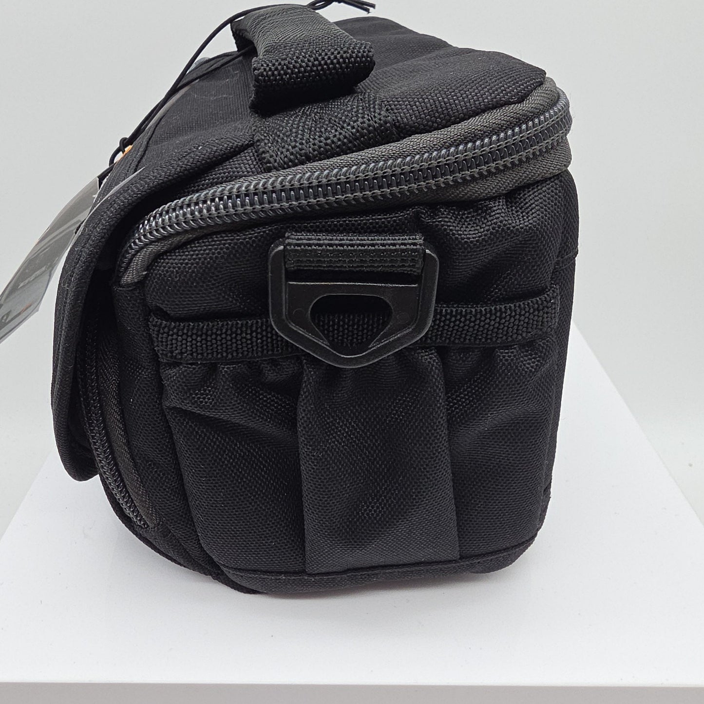 Lowepro LP37172 Adventura SH 110R II Camera Carrying Bag - Black