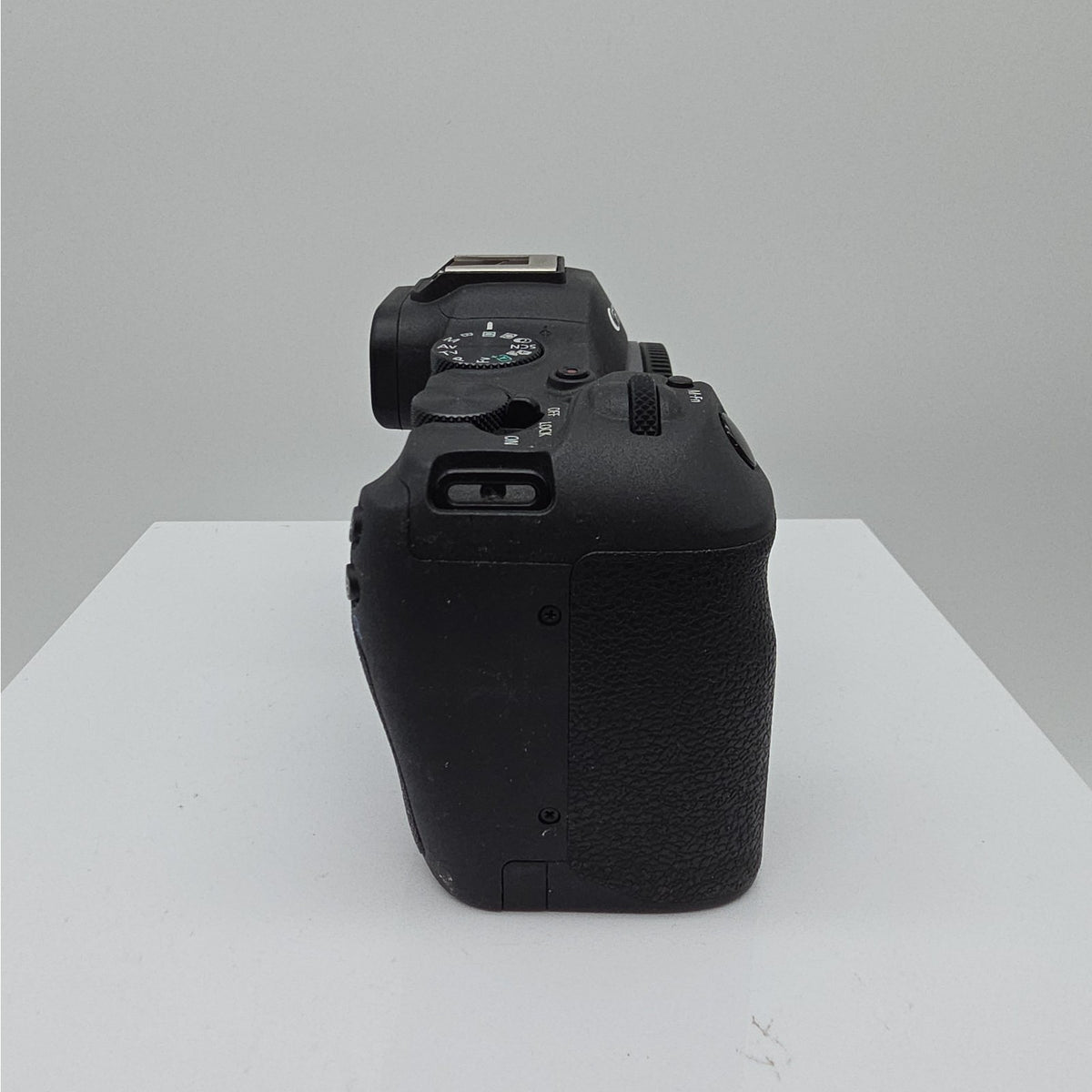Canon EOS R8 Mirrorless Camera with RF 24-50mm f/4.5-6.3 IS STM SN5932