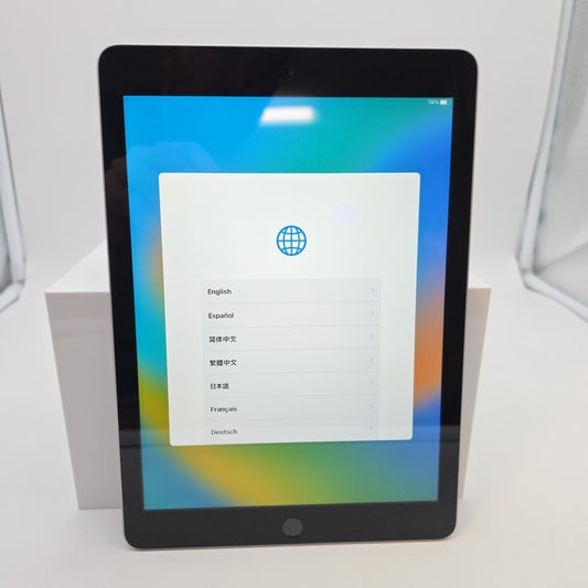 Apple iPad 5th Gen. 9.7in. Tablet 32gg Silver *Grade B*