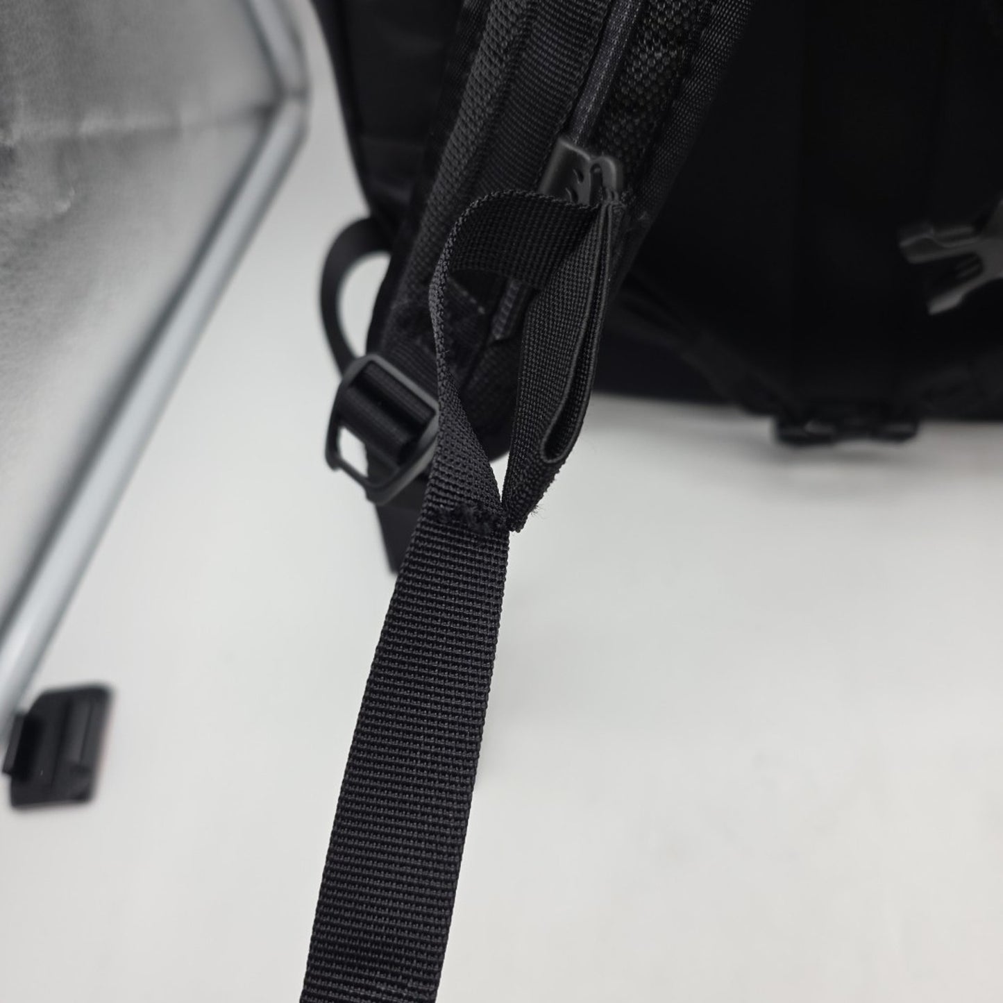 Thule EnRoute Escort 2 Daypack 27L Backpack Protective Laptop Compartment-2