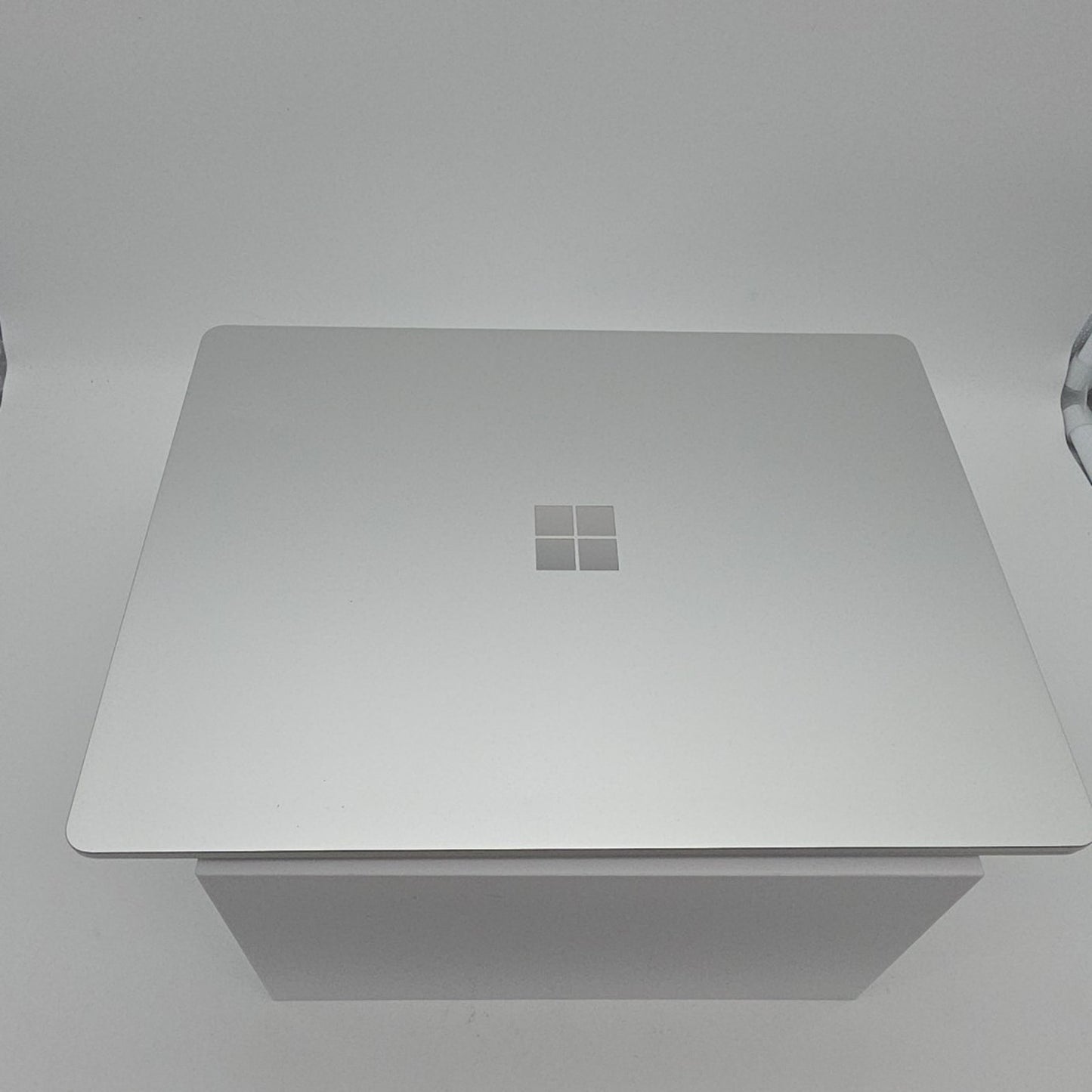 Microsoft Surface Laptop Go-1943-Intel i5-8GB RAM 128GB-PLATINUM L94