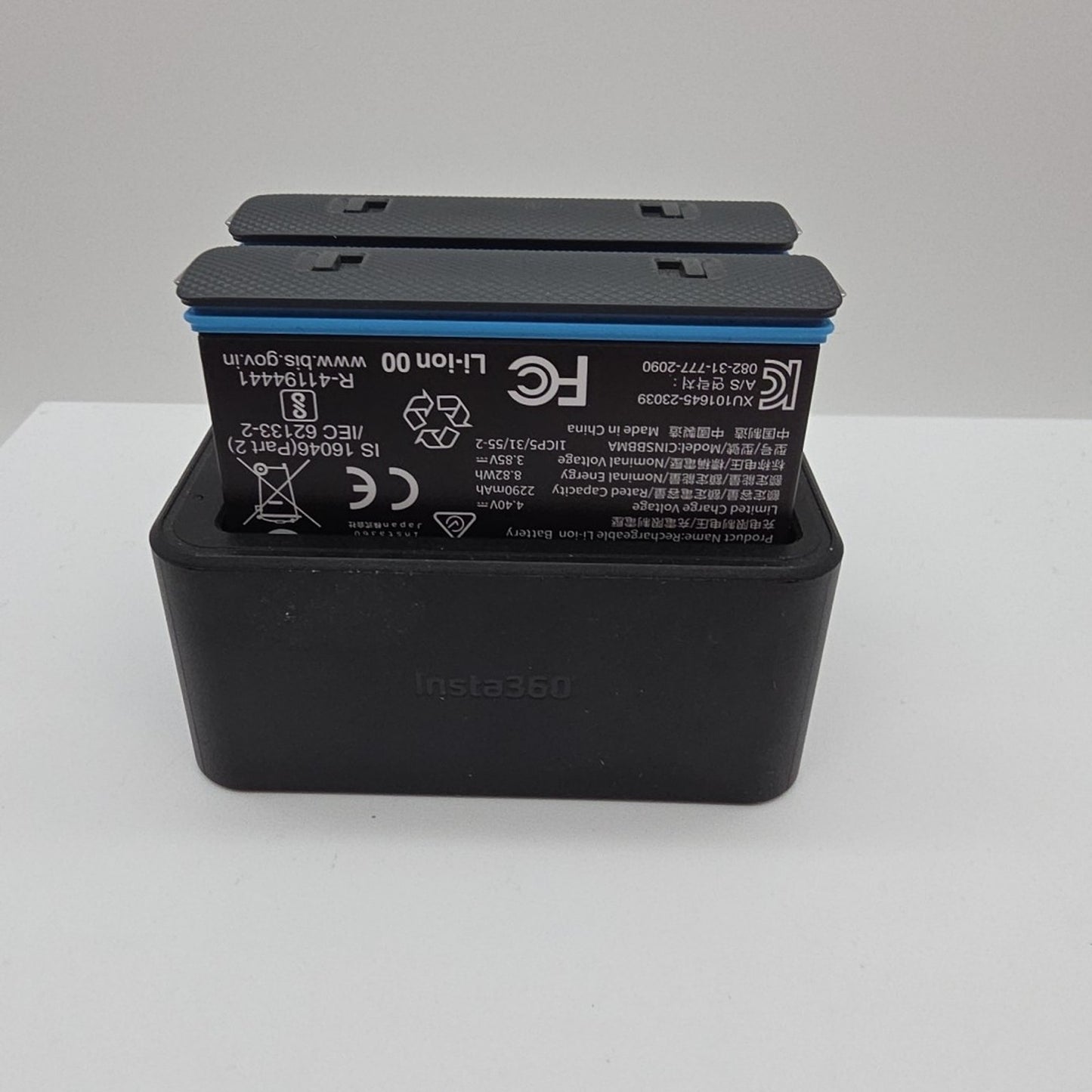 Insta360 Rechargeable 2290mAh Battery (2) for X4 8K Action Camera and Charger