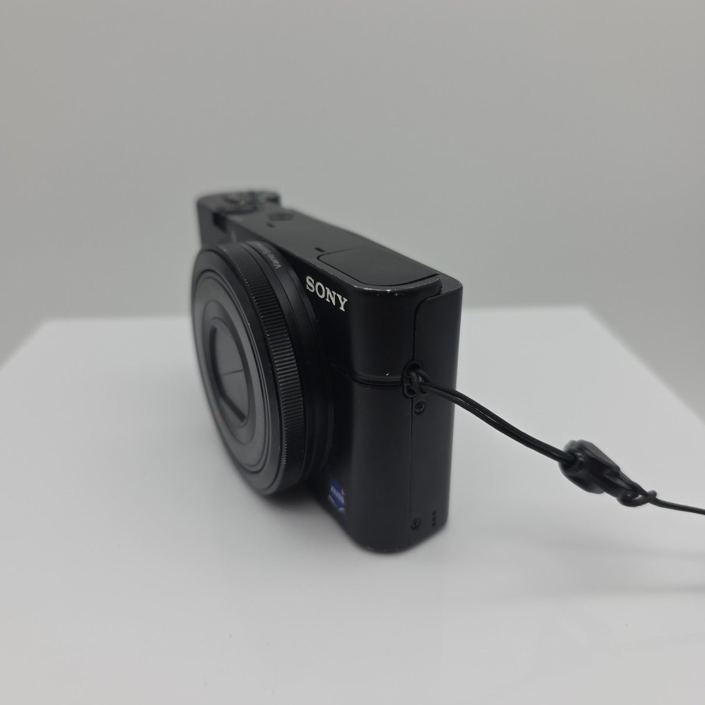 Sony 20.2 MP Exmor CMOS Digital Camera 28-100mm 3.6x Zoom Lens (DSC-RX100/B)