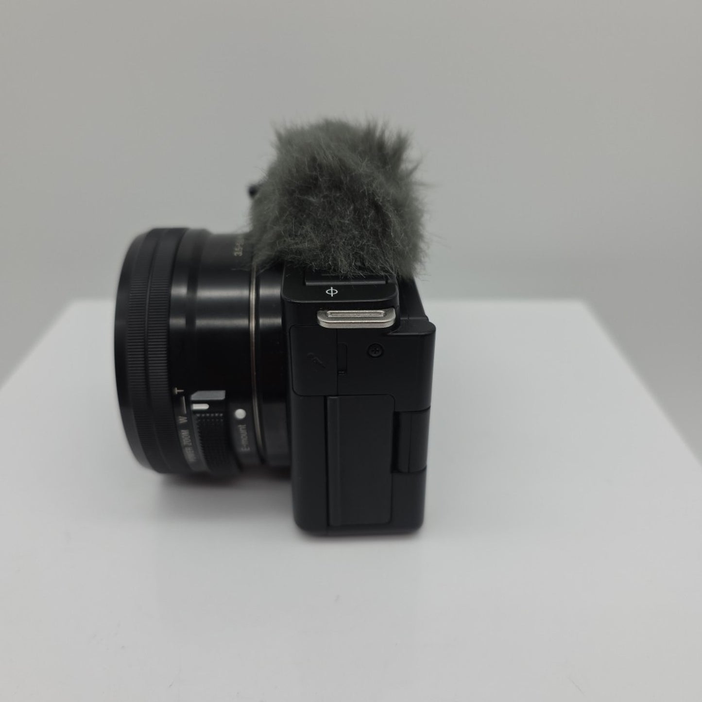 Sony ZV-E10 24MP Mirrorless Digital Camera with Sony P1650mm lens
