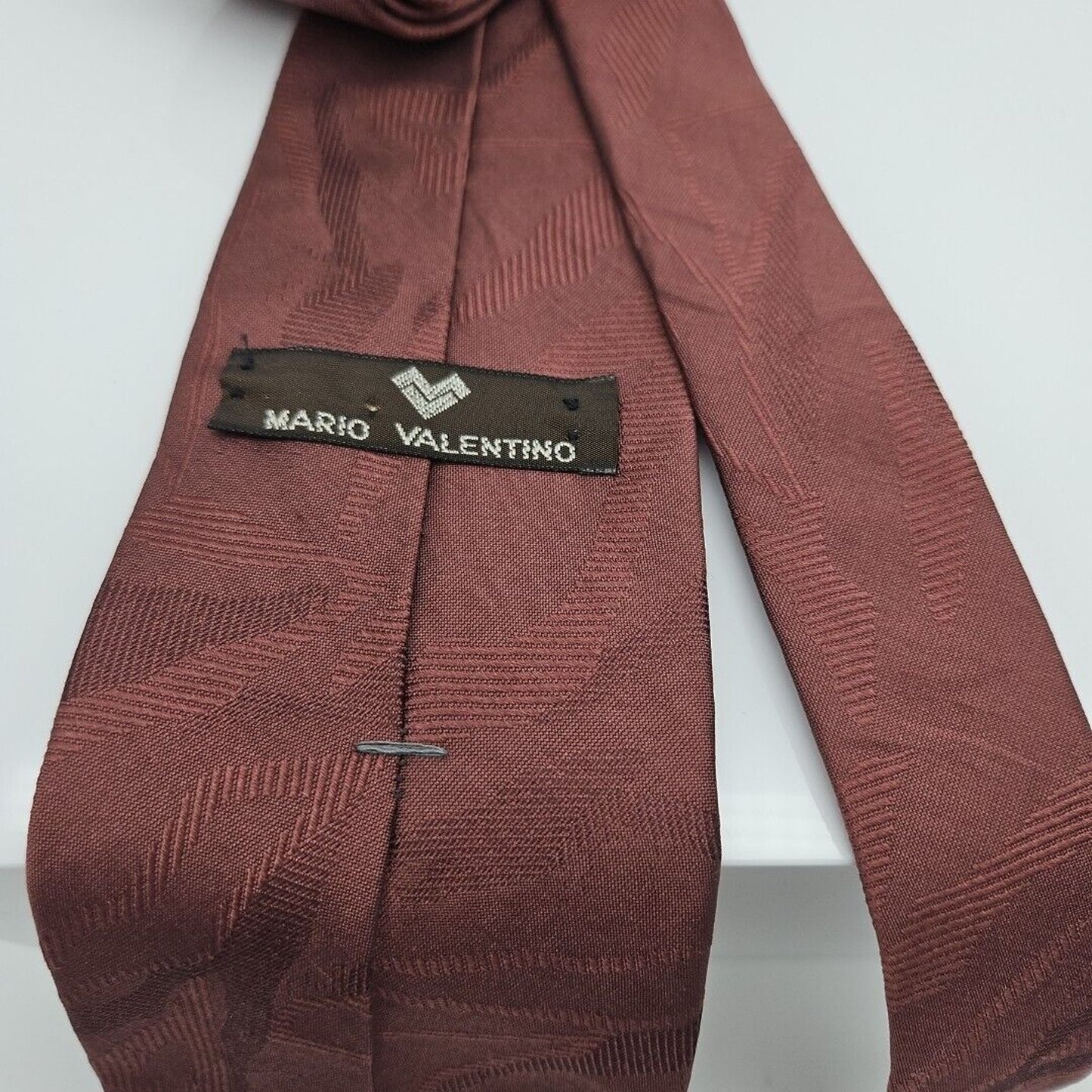 Vintage Mario Valentino Men's Tie Wine Textured 100% Silk 54"