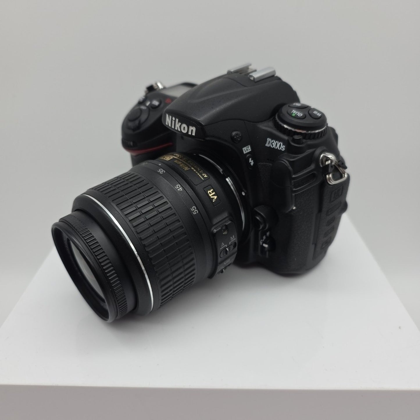 Nikon D300S 12.3MP - DSLR with Nikon 18-55mm VR Lens