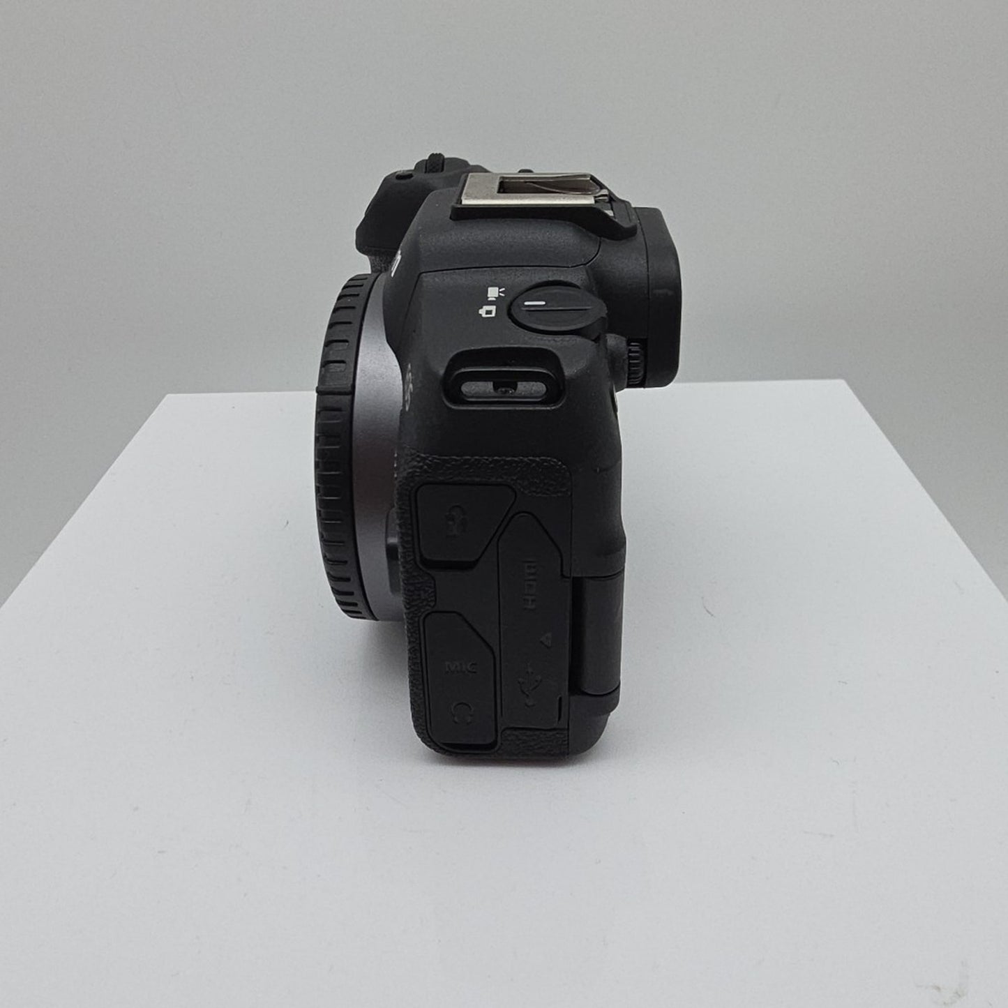 Canon EOS R8 24.2 MP Mirrorless Camera Kit DEFECT- ERROR 70 NO SCREEN