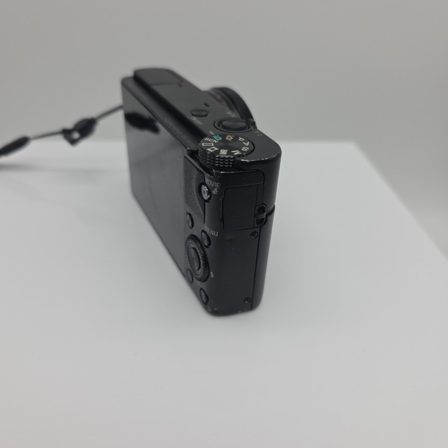 Sony 20.2 MP Exmor CMOS Digital Camera 28-100mm 3.6x Zoom Lens (DSC-RX100/B)