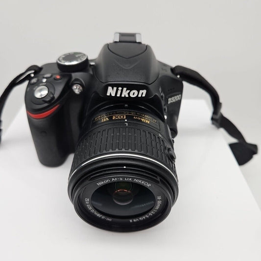 Nikon D3200 Digital SLR Camera w/ AF-S Nikon 18-55m 1:3.5-5.6 GII