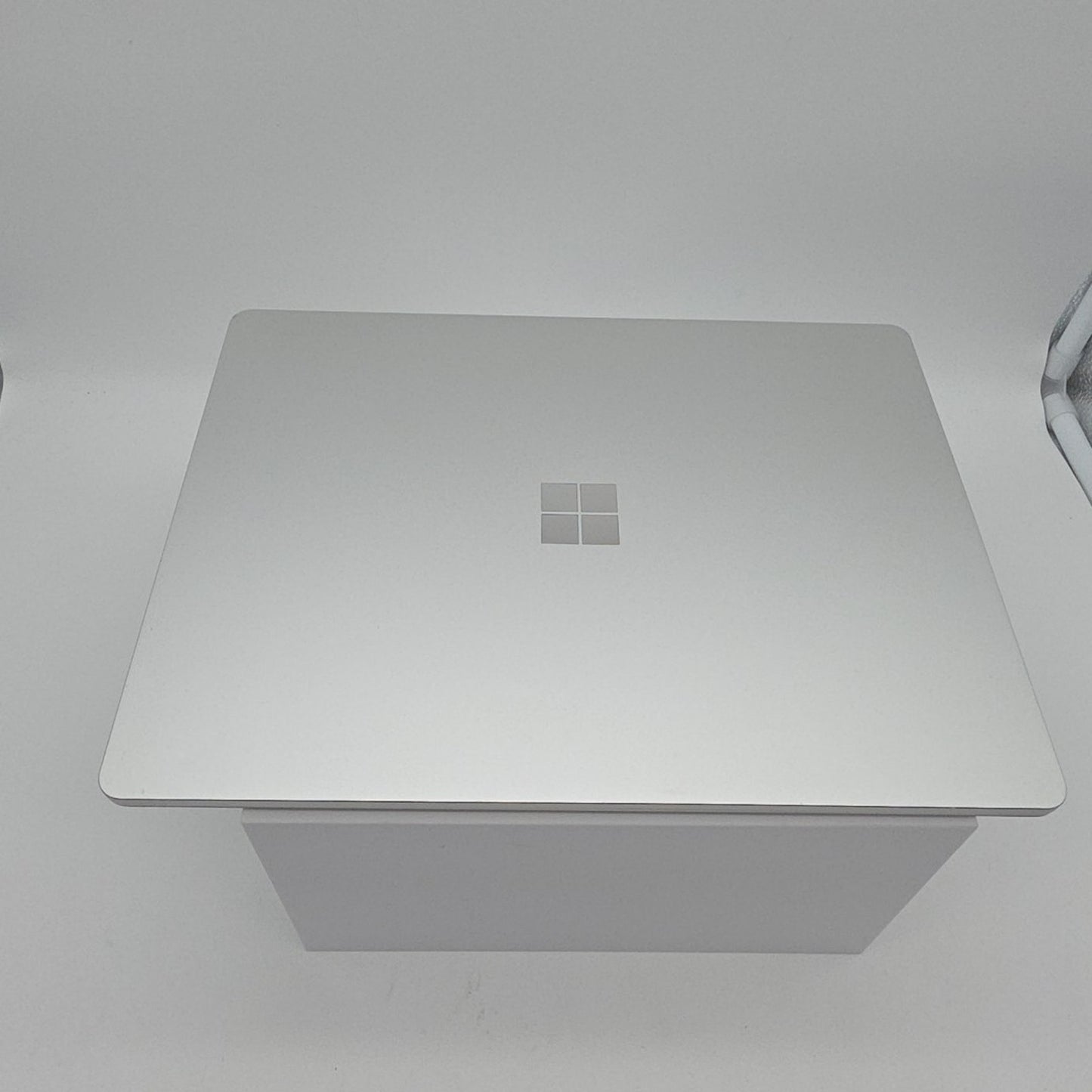 Microsoft Surface Laptop Go-1943-Intel i5-8GB RAM 256GB PLATINUM L95