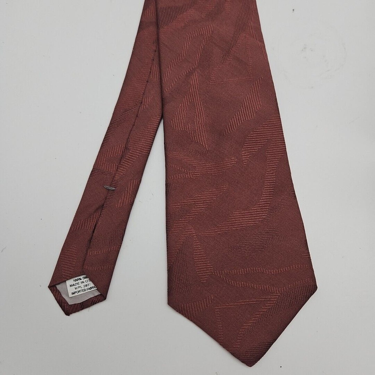 Vintage Mario Valentino Men's Tie Wine Textured 100% Silk 54"