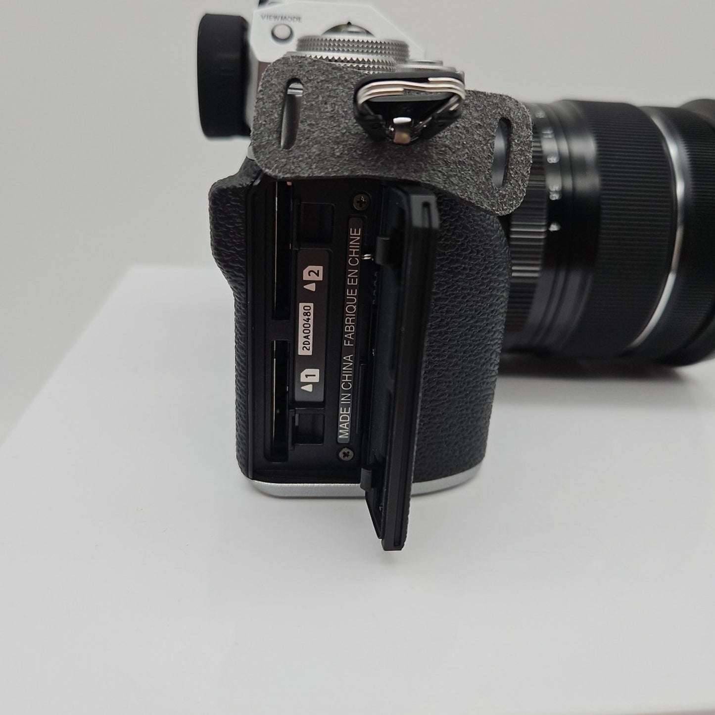Fujifilm X-T4 26.1 MP Mirrorless Camera - Silver (XF 16-80mm f/4 R OIS WR)