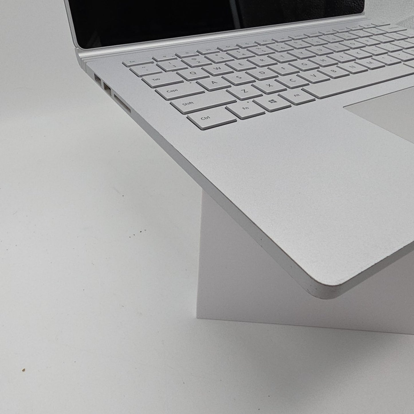 Microsoft Surface Book 2 13.5 I7-8650U GTX 1050 16GB 512GB 13" L82