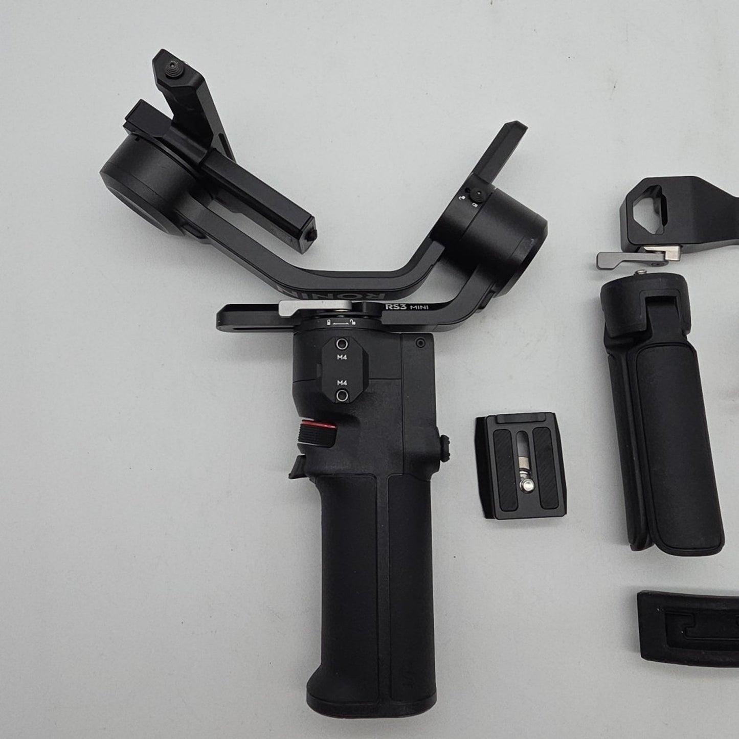 DJI RS 3 Mini 3-Axis Gimbal Stabilizer (CP.RN.00000294.01) COMPLETE