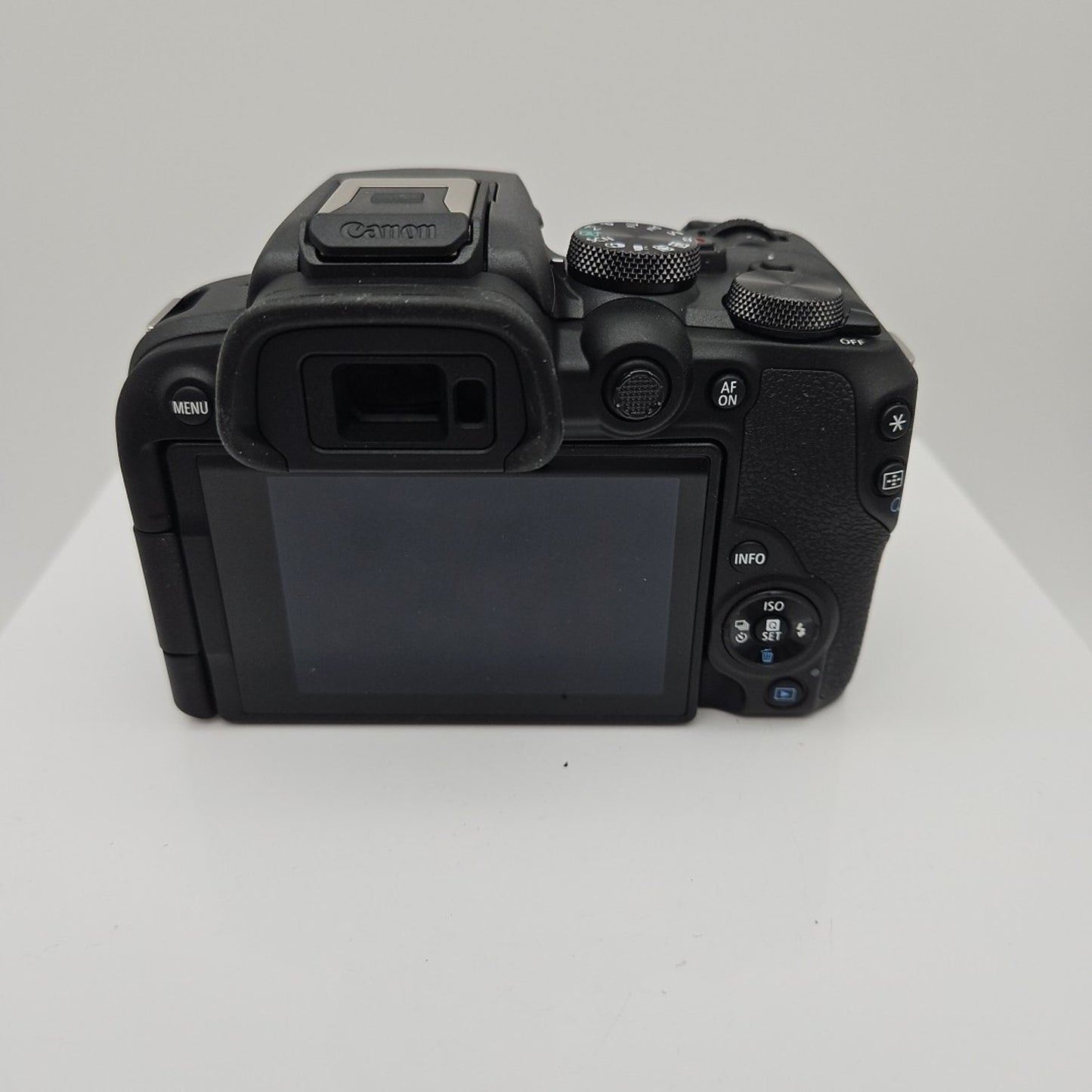 Canon EOS R10 Mirrorless Camera RF-S18-45mm f/4.5-6.3 is STM Lens SN