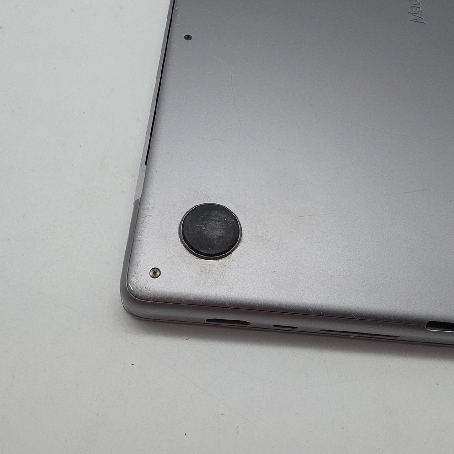 2021 Apple MacBook Pro 16" M1 Pro 10-CPU 16-GPU 16GB RAM 512GB SSD Gray L204