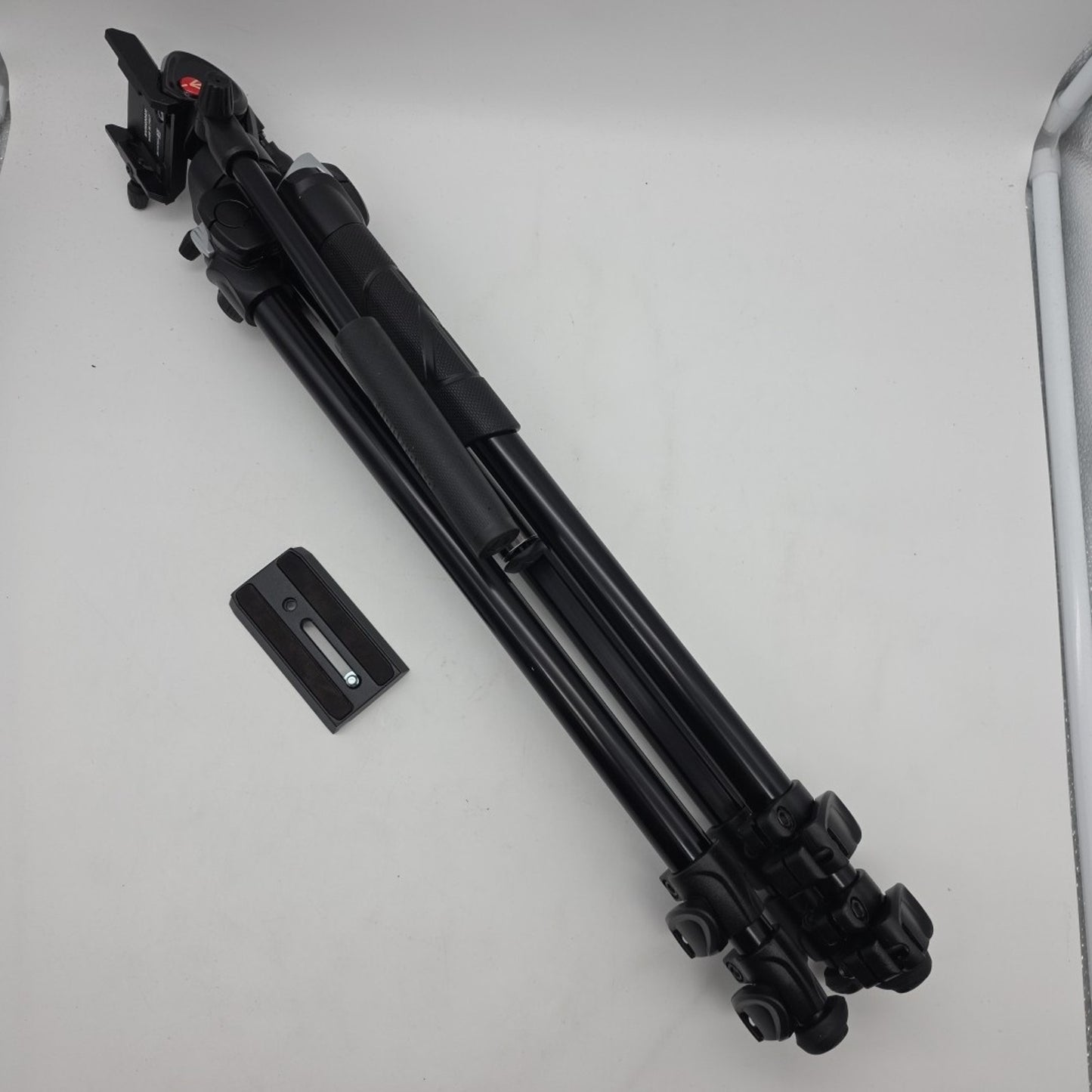 Manfrotto 290 Light Aluminum Tripod with Befree Live Fluid Video Head