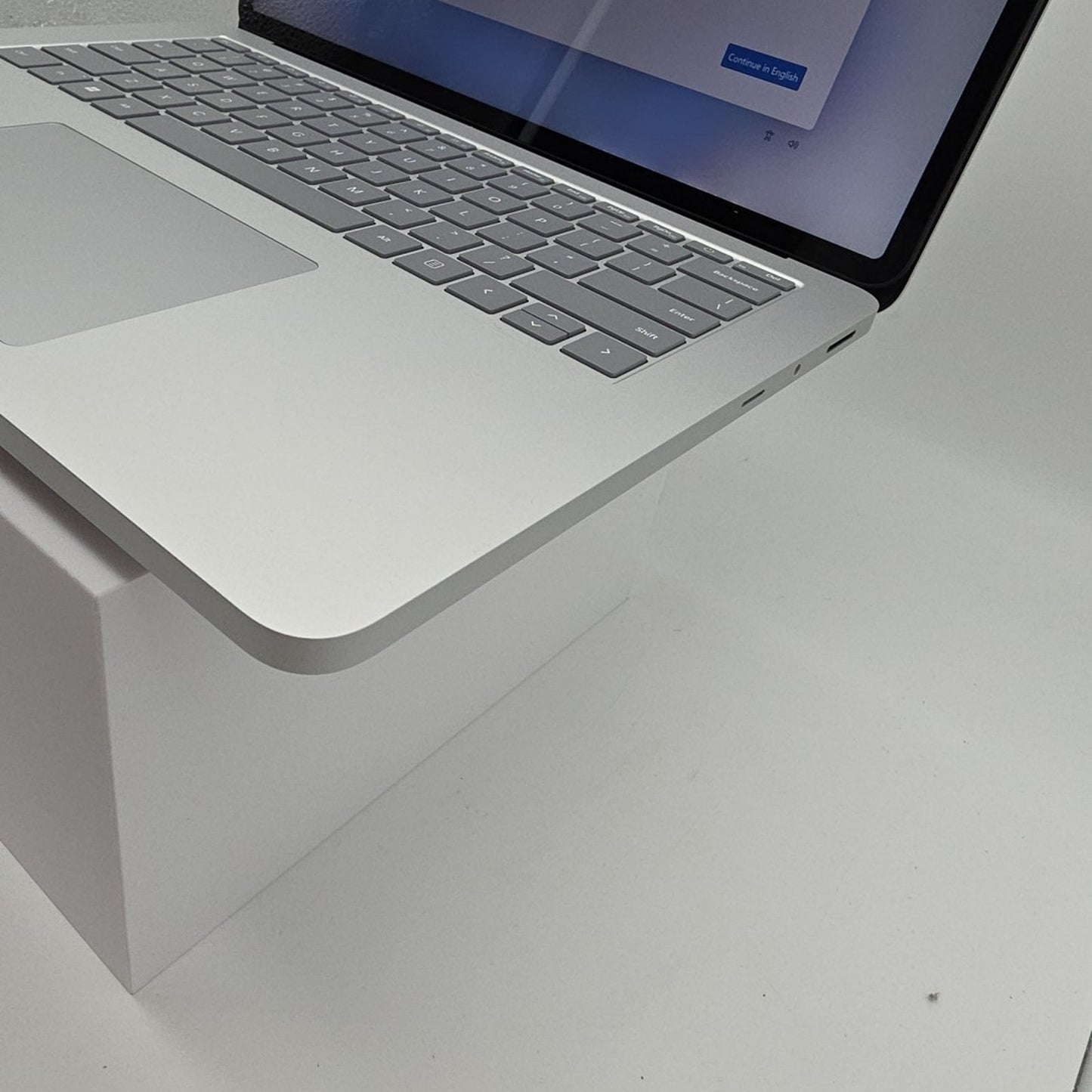 Microsoft - Surface Laptop Studio 2 - 14.4"- Intel Core i7 - 16GB - Rtx4050 L78